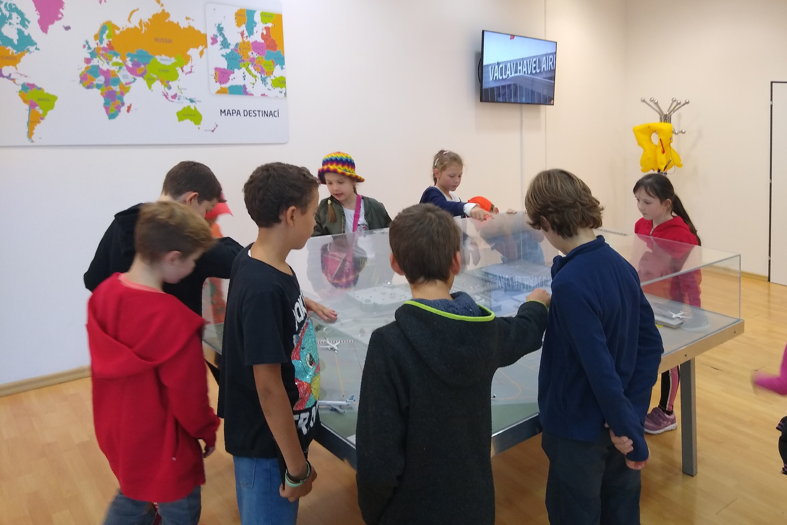 Airport Tour, Vaclav Havel Airport Prague, Ruzyne. Kiki-Niki-Cha! Learn, play, and discover with us!