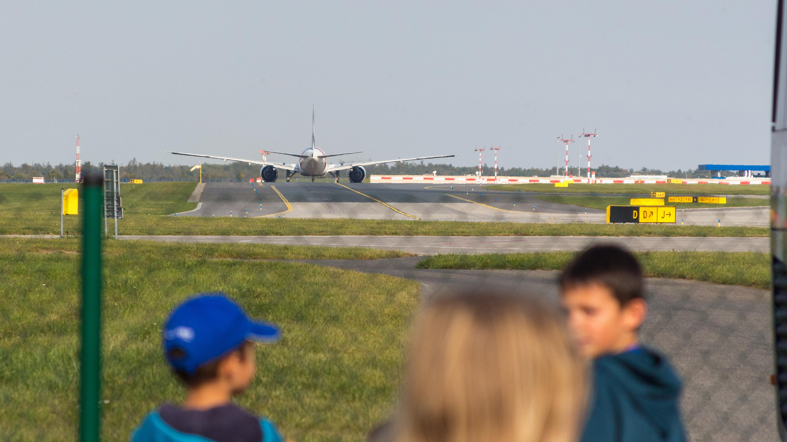 Airport Tour, Vaclav Havel Airport Prague, Ruzyne. Kiki-Niki-Cha! Learn, play, and discover with us!
