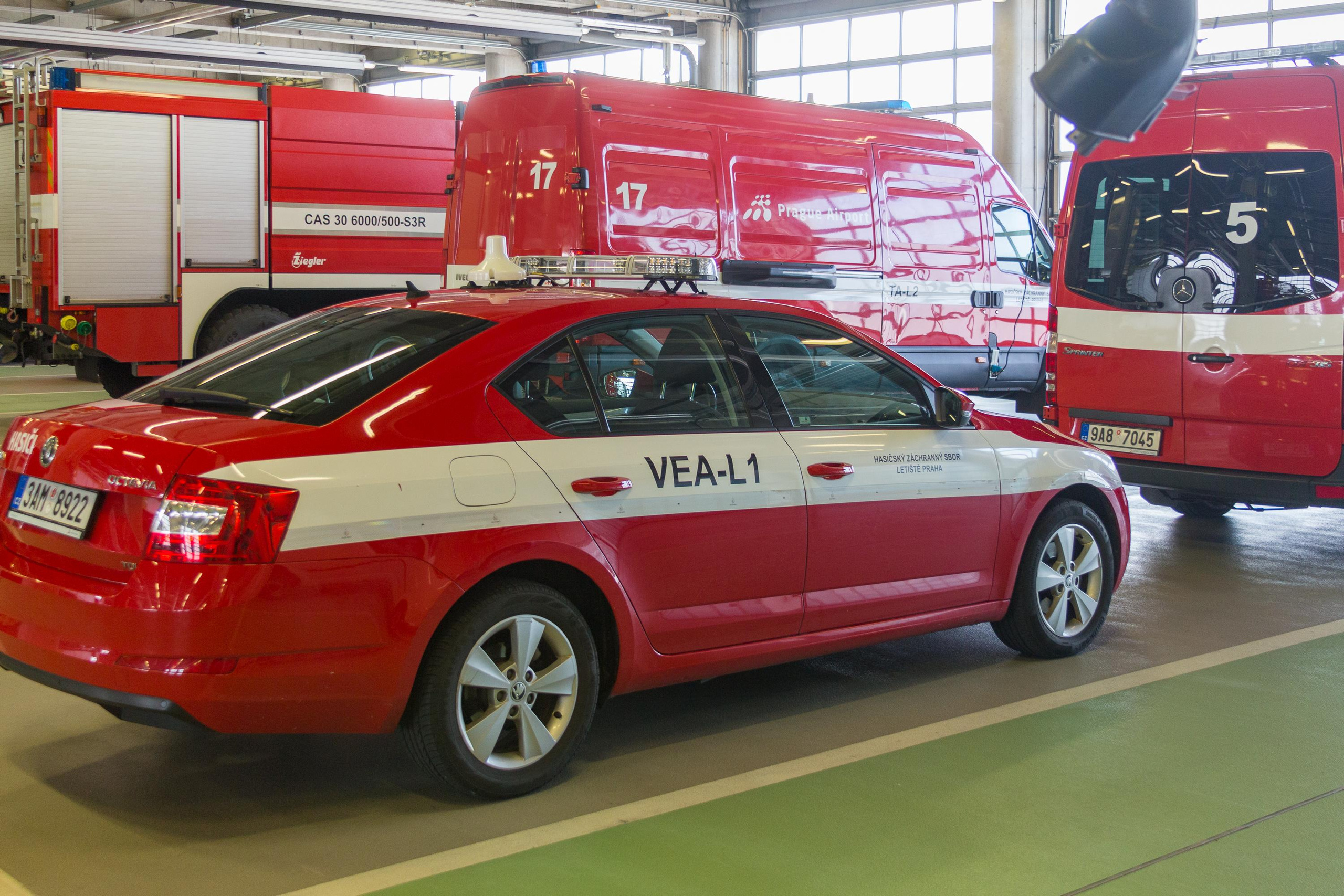 Airport Tour, Vaclav Havel Airport Prague, Ruzyne. Kiki-Niki-Cha! Learn, play, and discover with us!