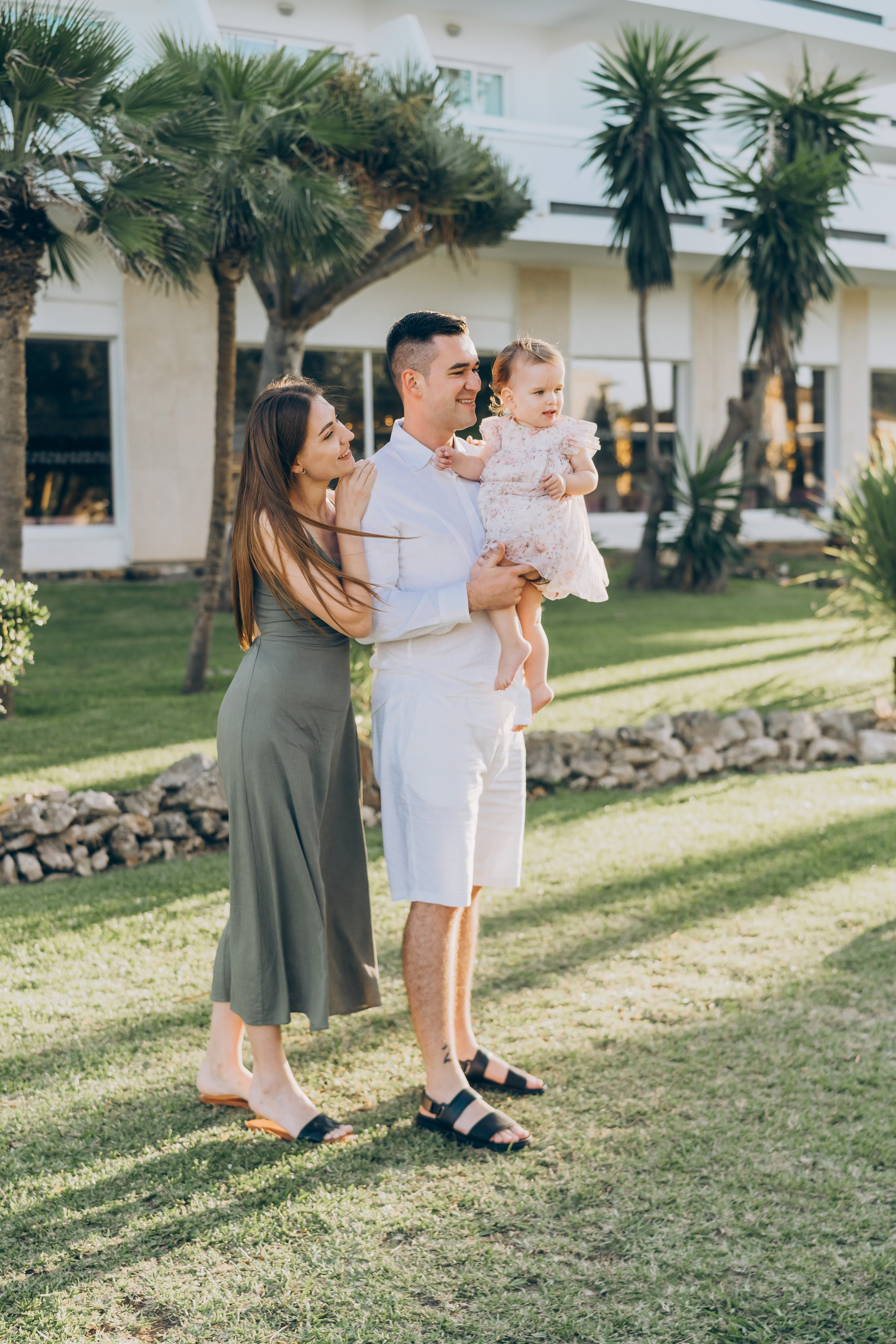 Sophisticated Tanya with her daughter and husband. Фотограф у Пальма де Майорка