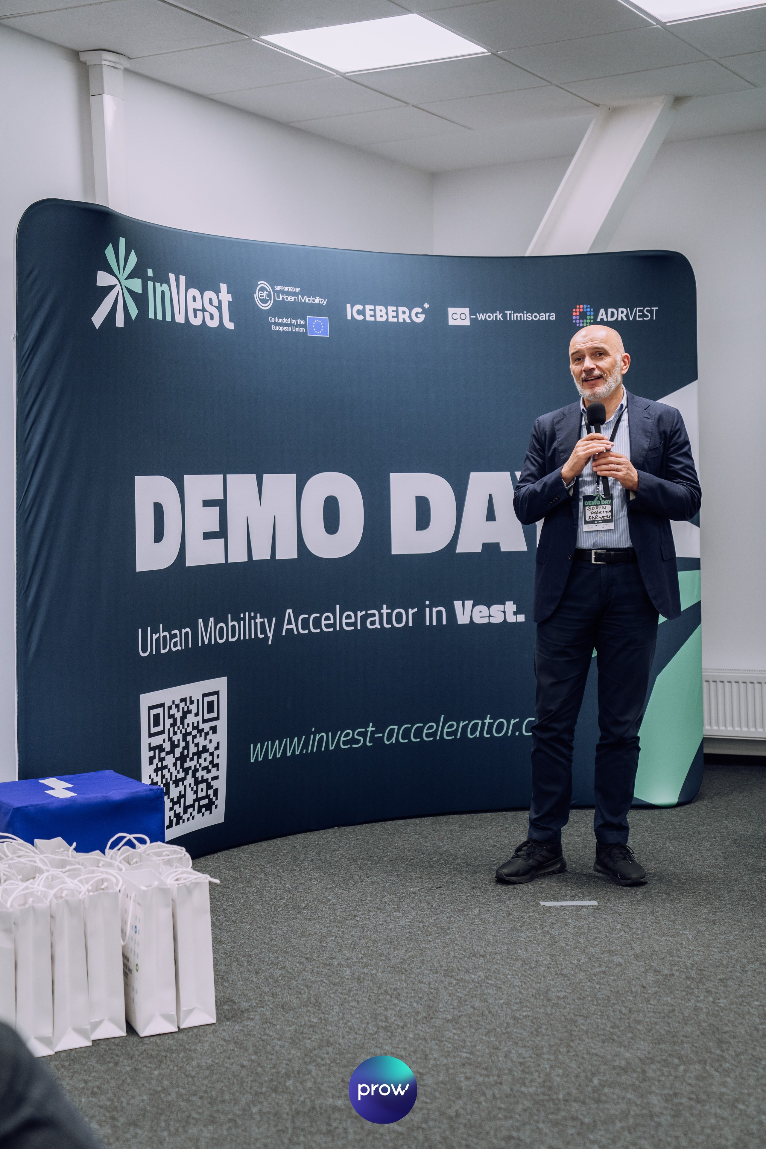 InVest DemoDay @ Cowork. Cozac Cristian Photographer