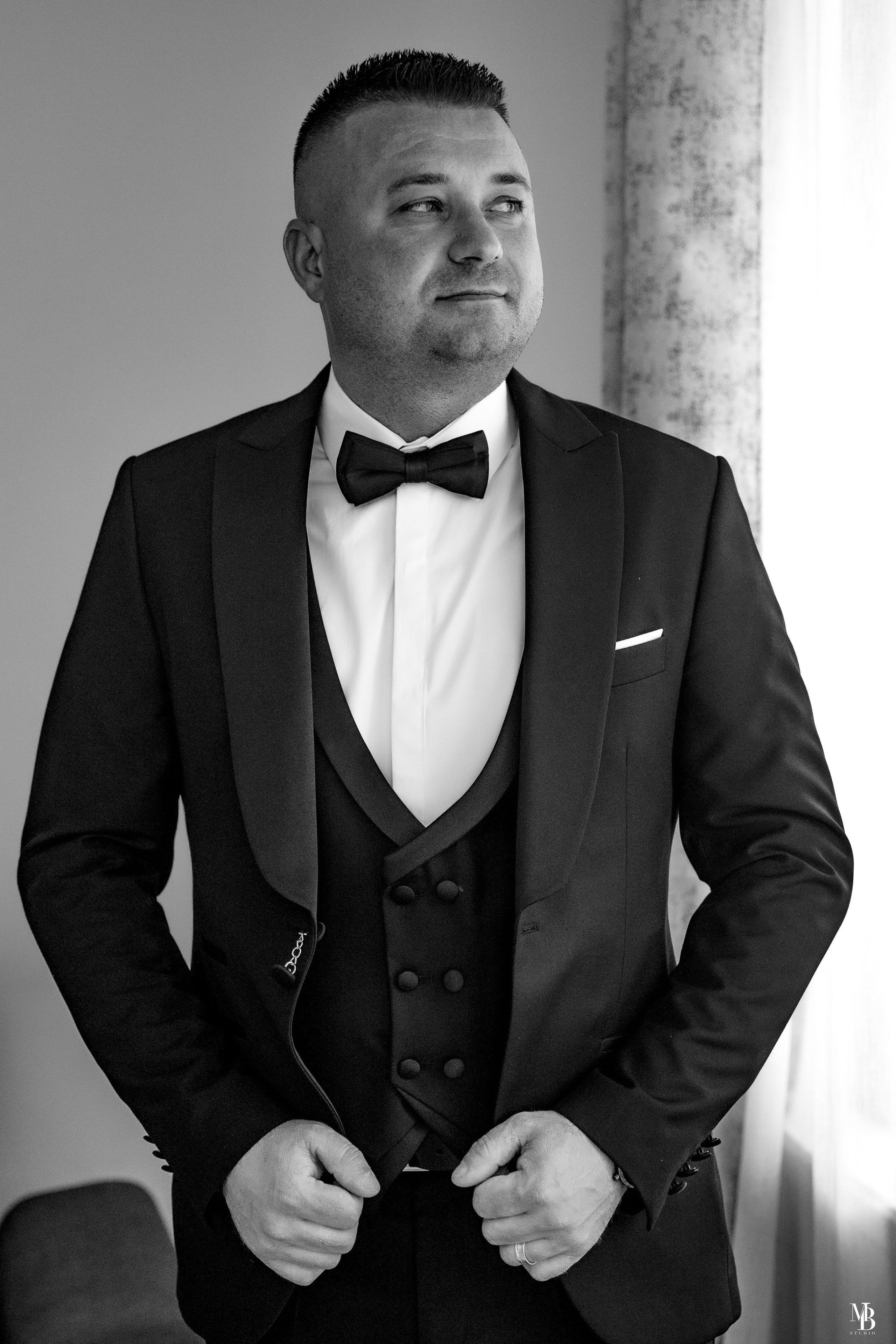 Cristina și Angelica. MBT STUDIO