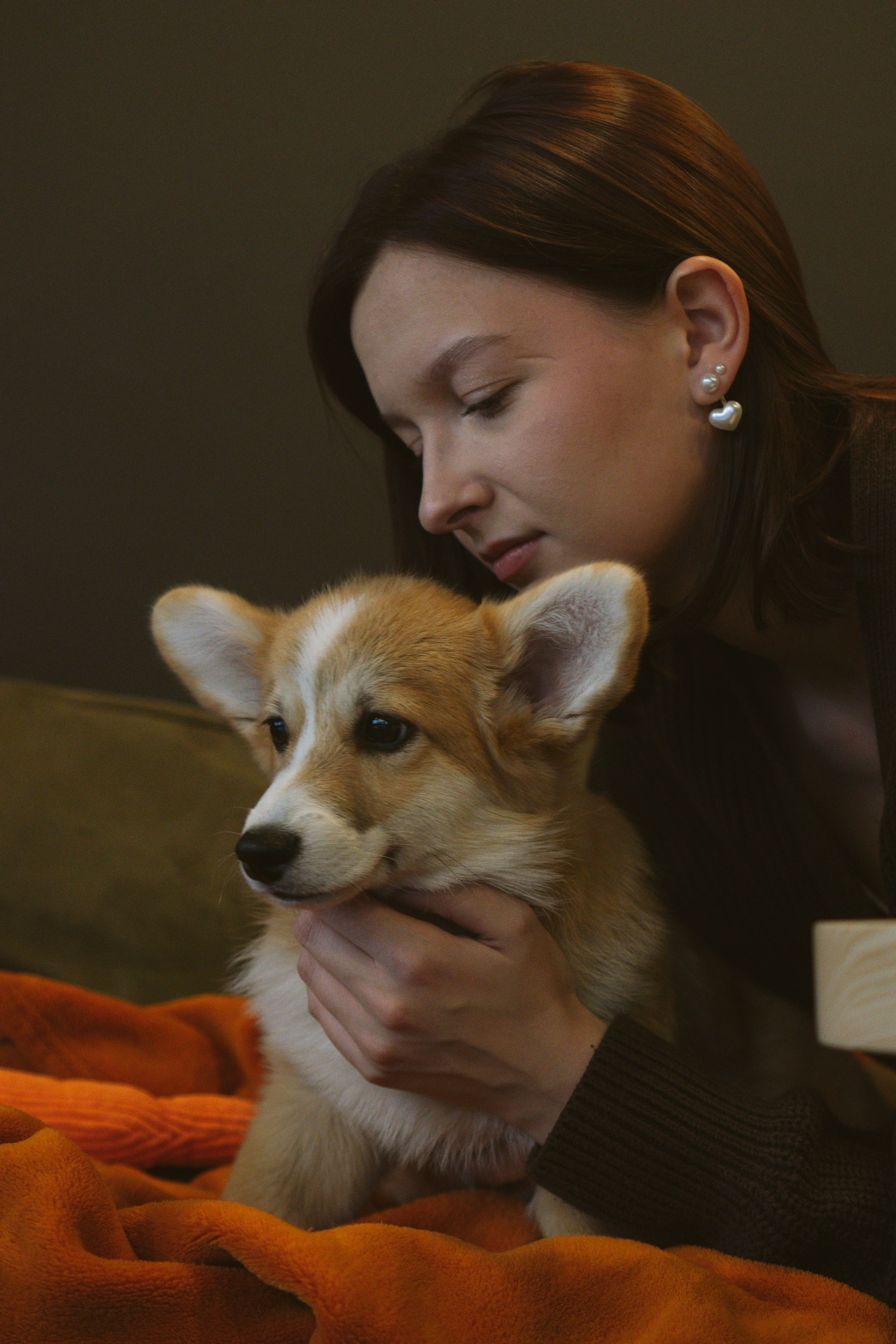 Anastasia and her Ada, Pembroke Welsh Corgi. Kat Laisaar — Pet photographer in Tallinn