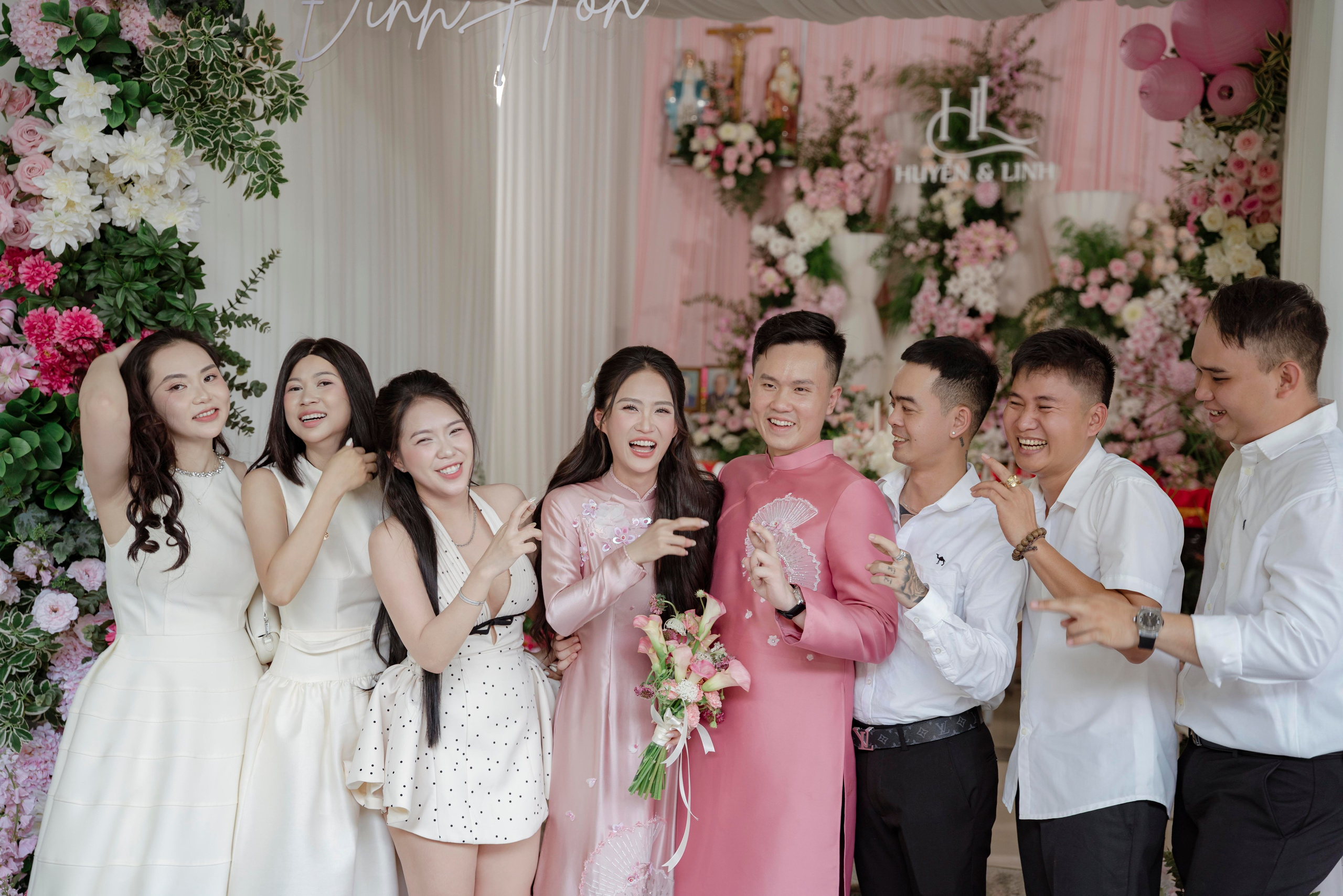 LINH & HUYEN. WEDDING PHOTOGRAPHER IN VIETNAM