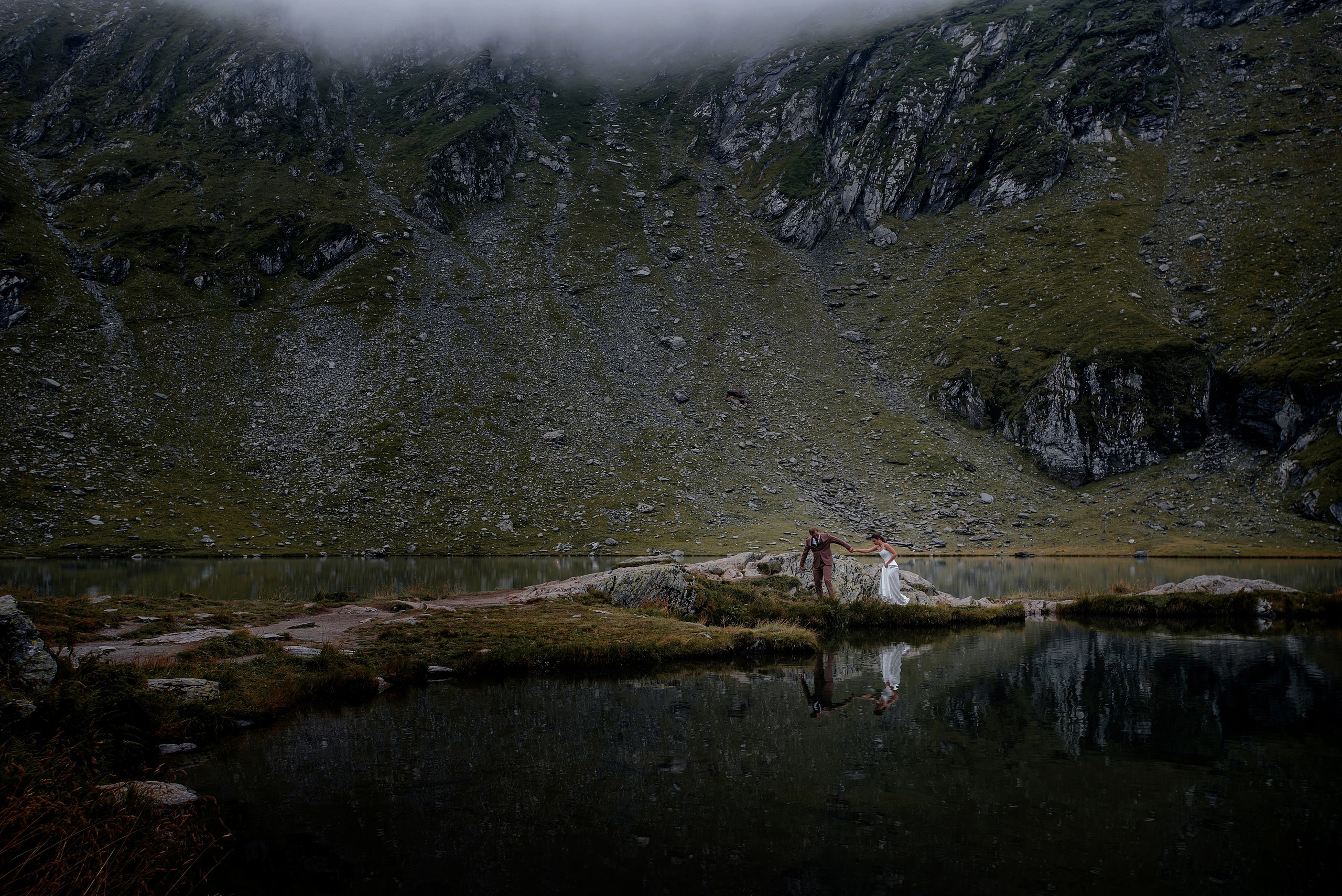 Lacul Bâlea, România. Victoria & Grigorie. Wedding photographer from Moldova Alexey Chipchiu