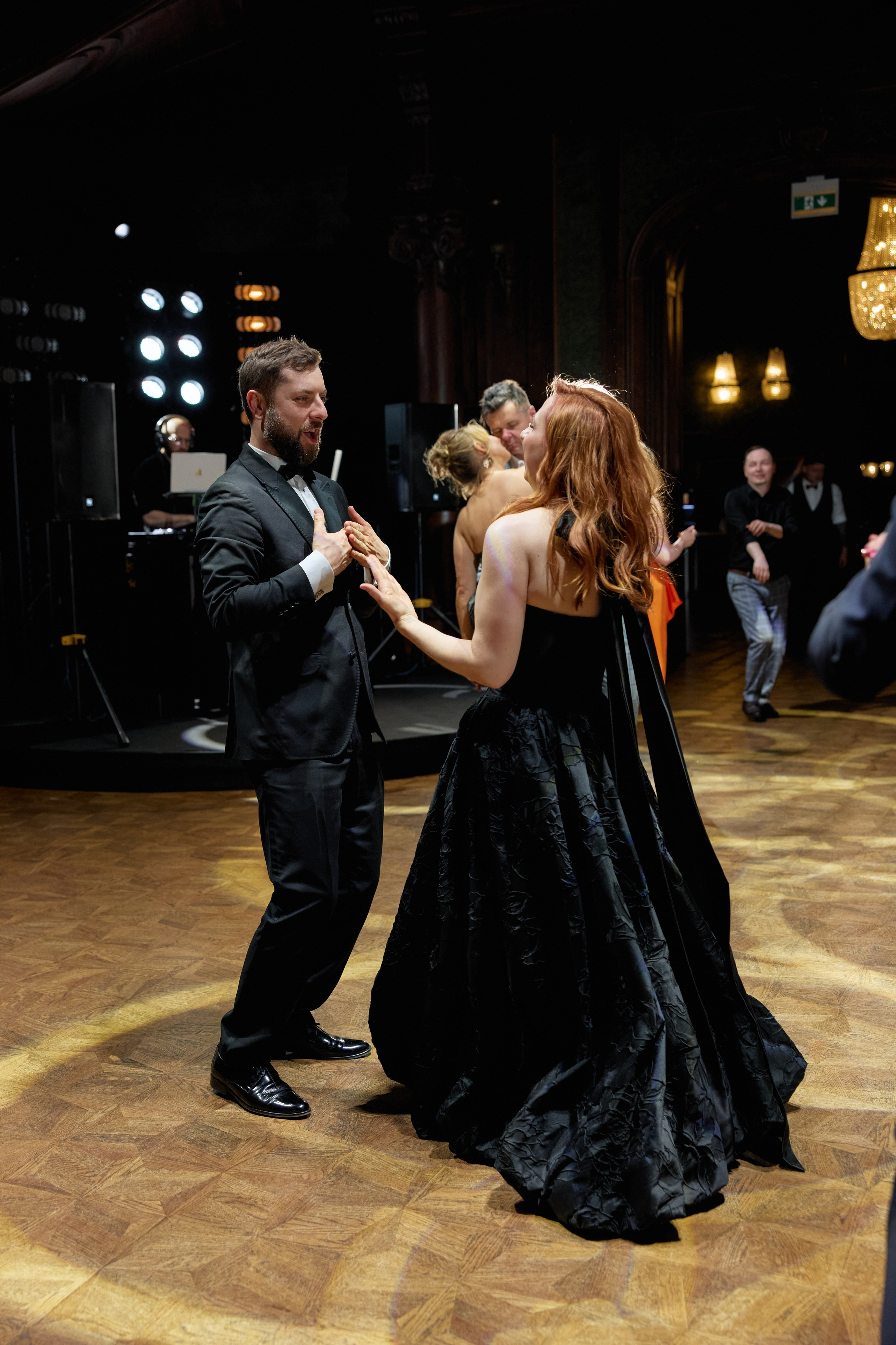 Wiktoria & Kacper. Pałac Goetz. Fotograf ślubny i rodzinny w Krakowie Yana Klymova
