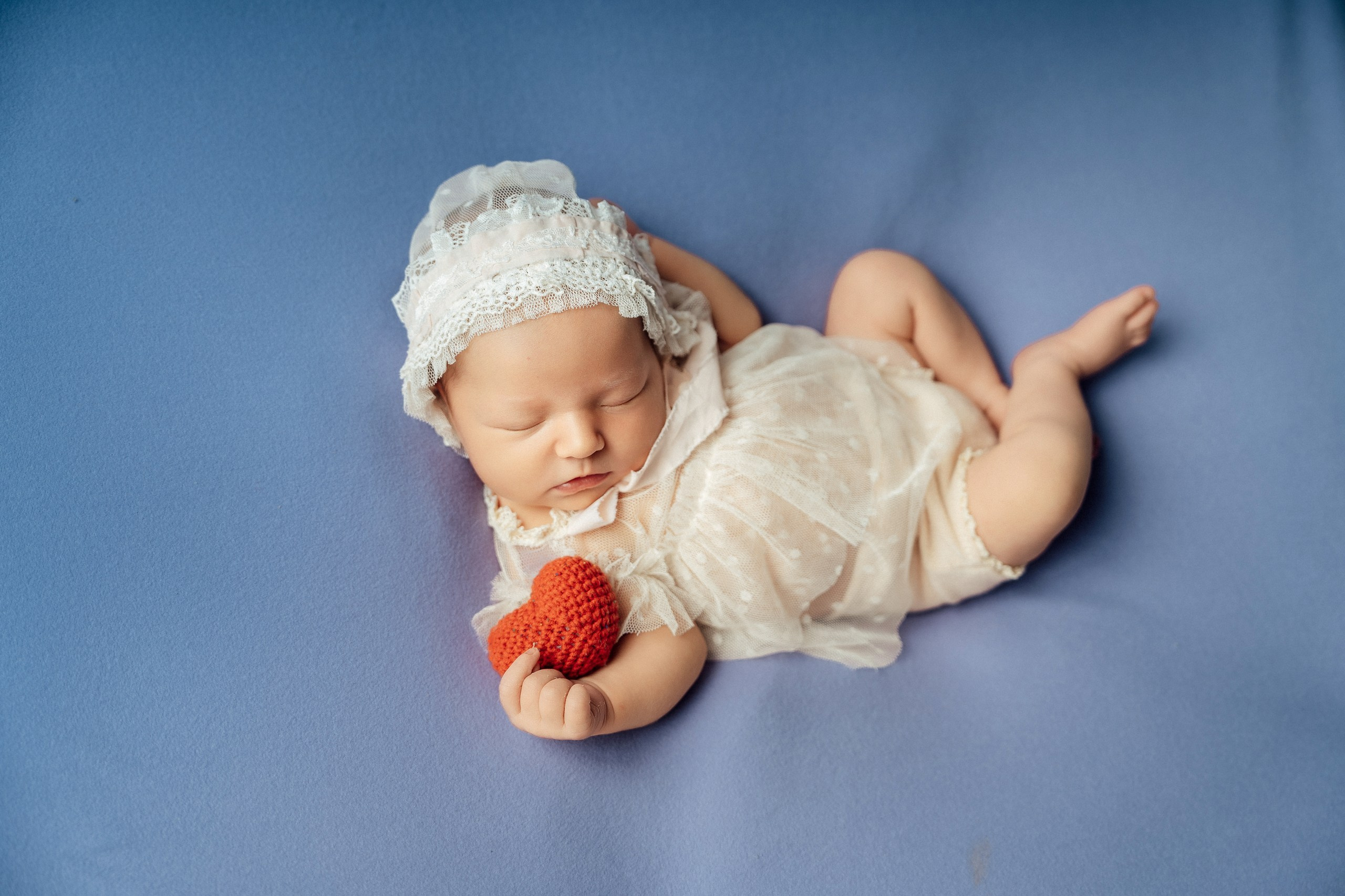 Newborn. Tania Bonnet | Professional photographer in Tenerife — Flying dress sessions