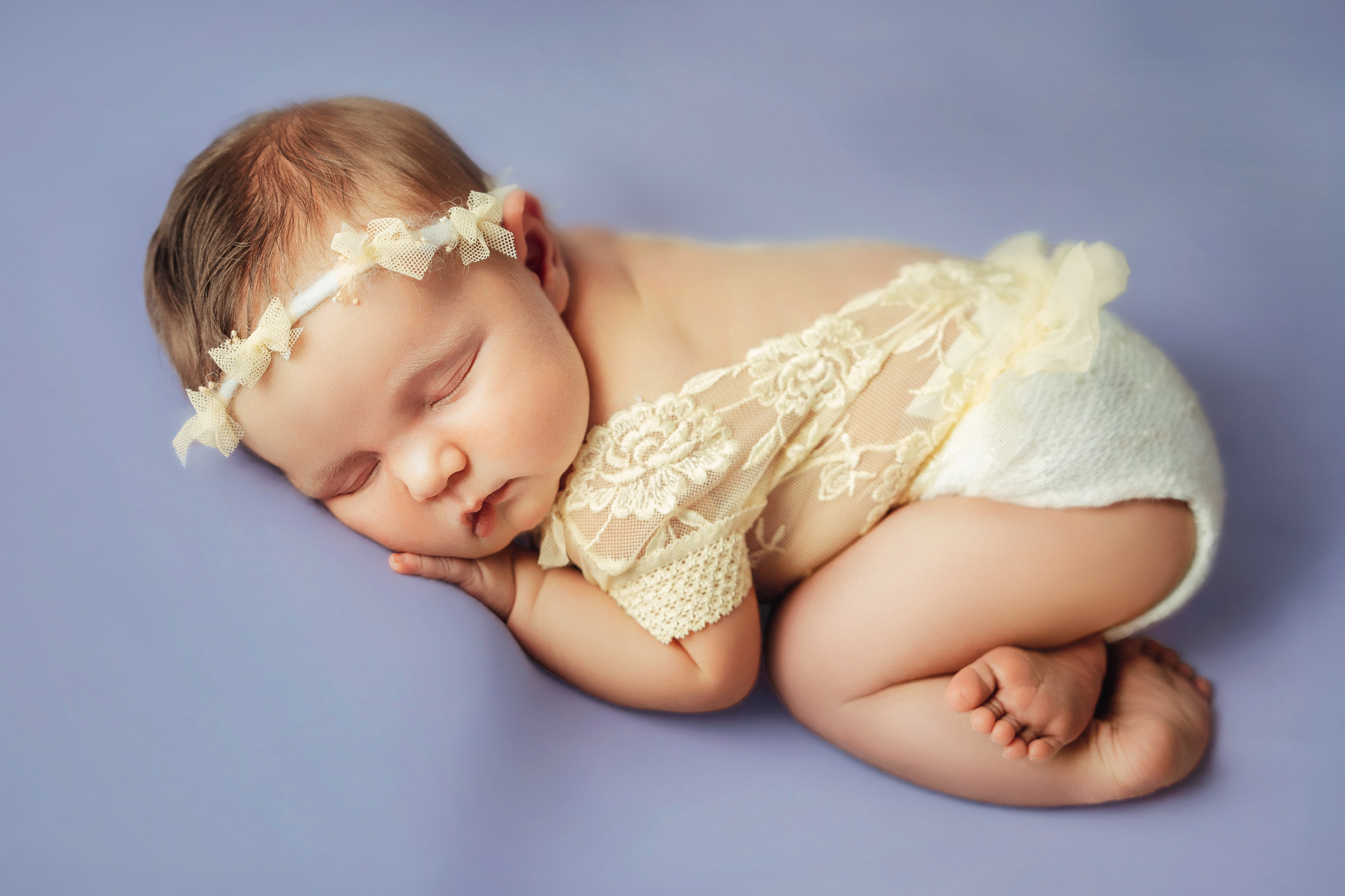 Newborn. Tania Bonnet | Professional photographer in Tenerife — Flying dress sessions