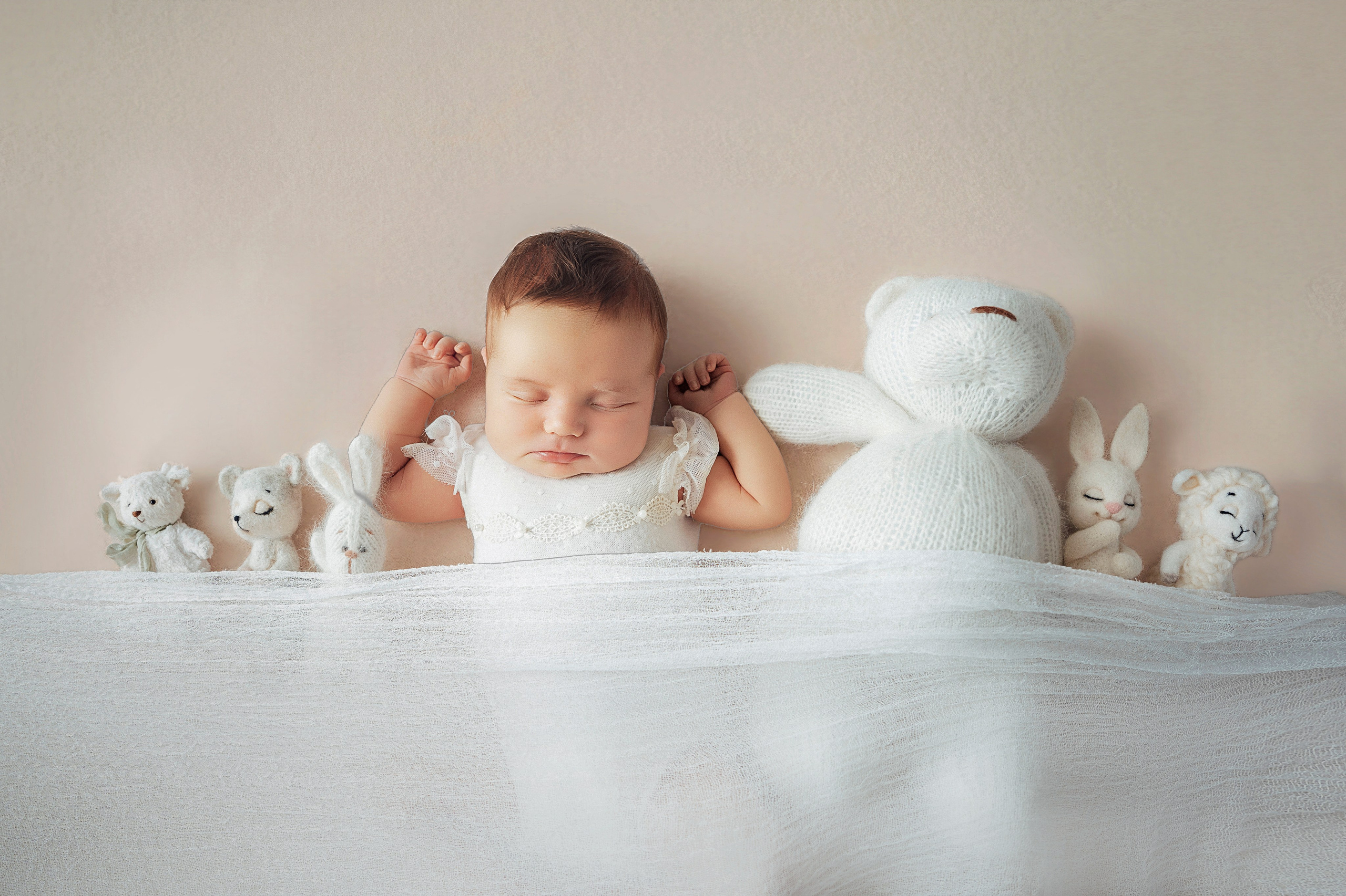 Newborn. Tania Bonnet | Professional photographer in Tenerife — Flying dress sessions