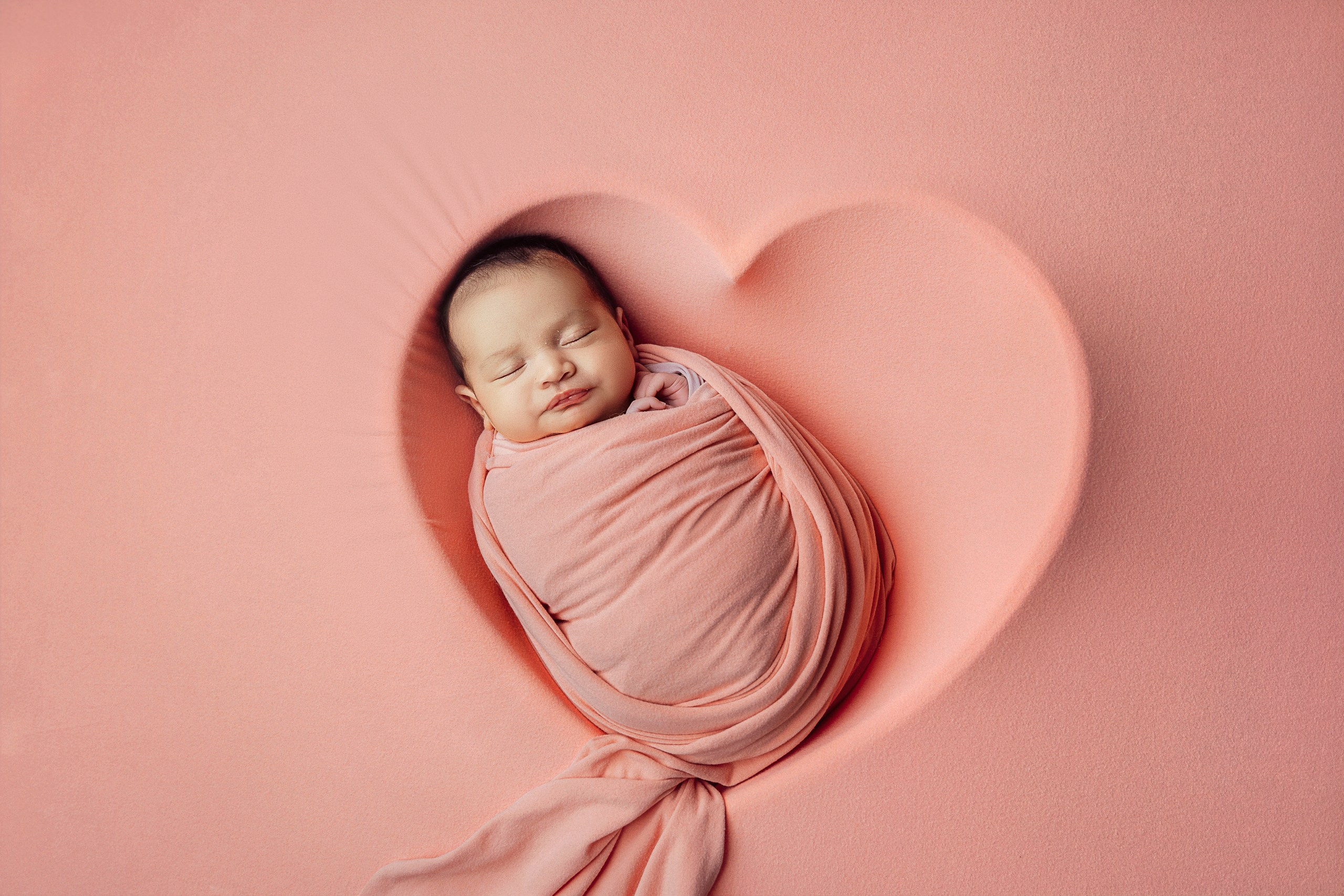 Newborn. Tania Bonnet | Professional photographer in Tenerife — Flying dress sessions