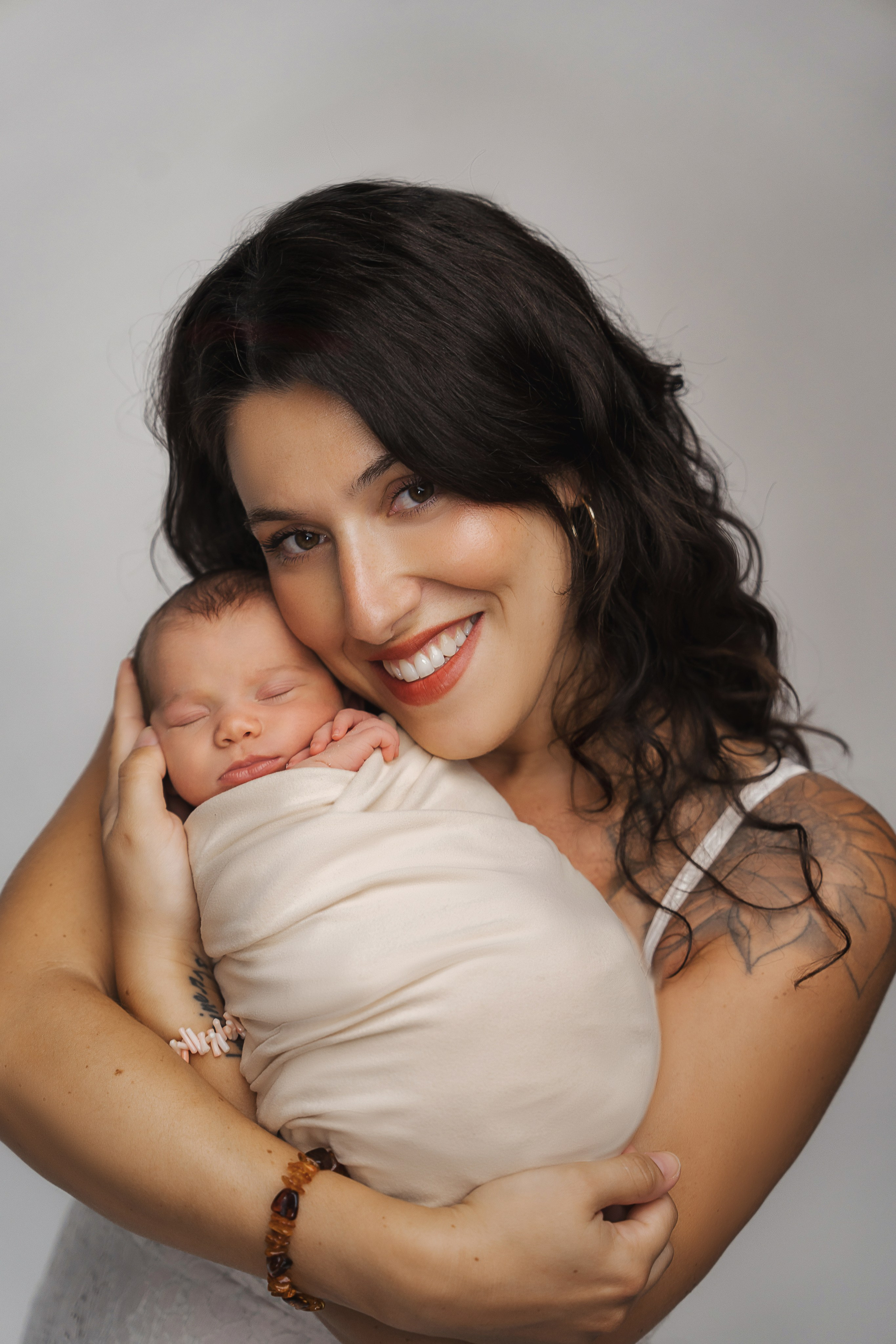 Newborn. Tania Bonnet | Professional photographer in Tenerife — Flying dress sessions