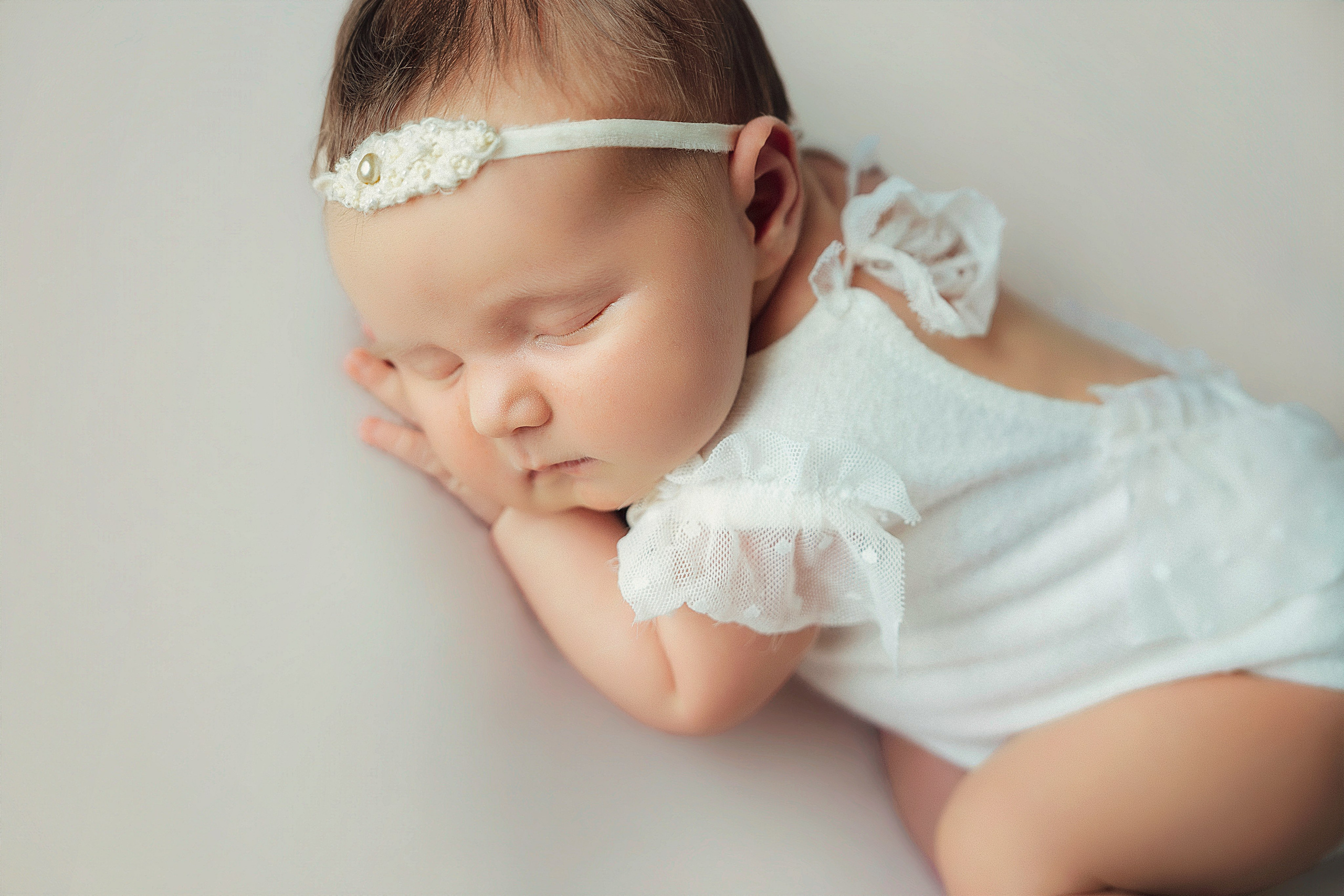 Newborn. Tania Bonnet | Professional photographer in Tenerife — Flying dress sessions