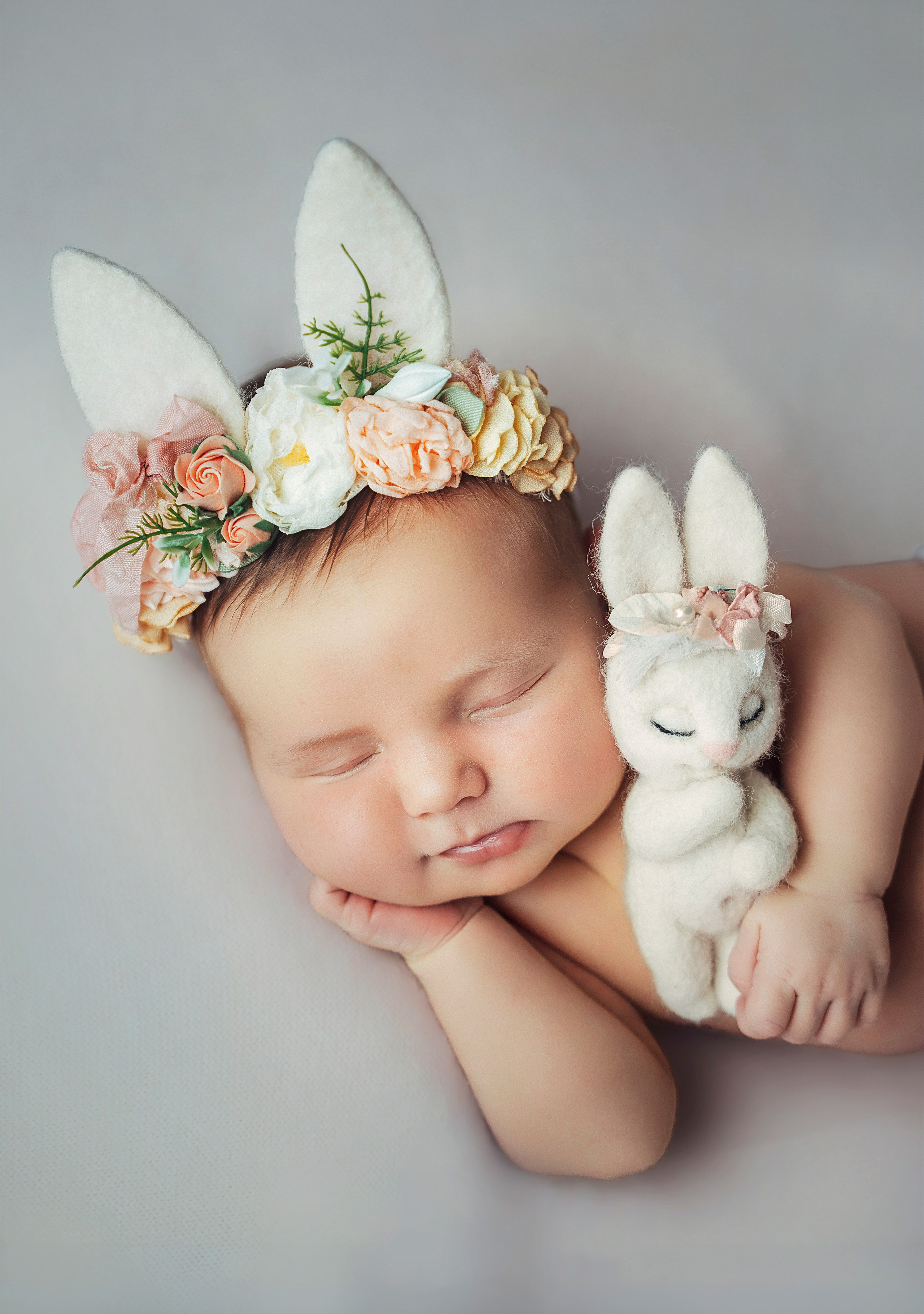 Newborn. Tania Bonnet | Professional photographer in Tenerife — Flying dress sessions