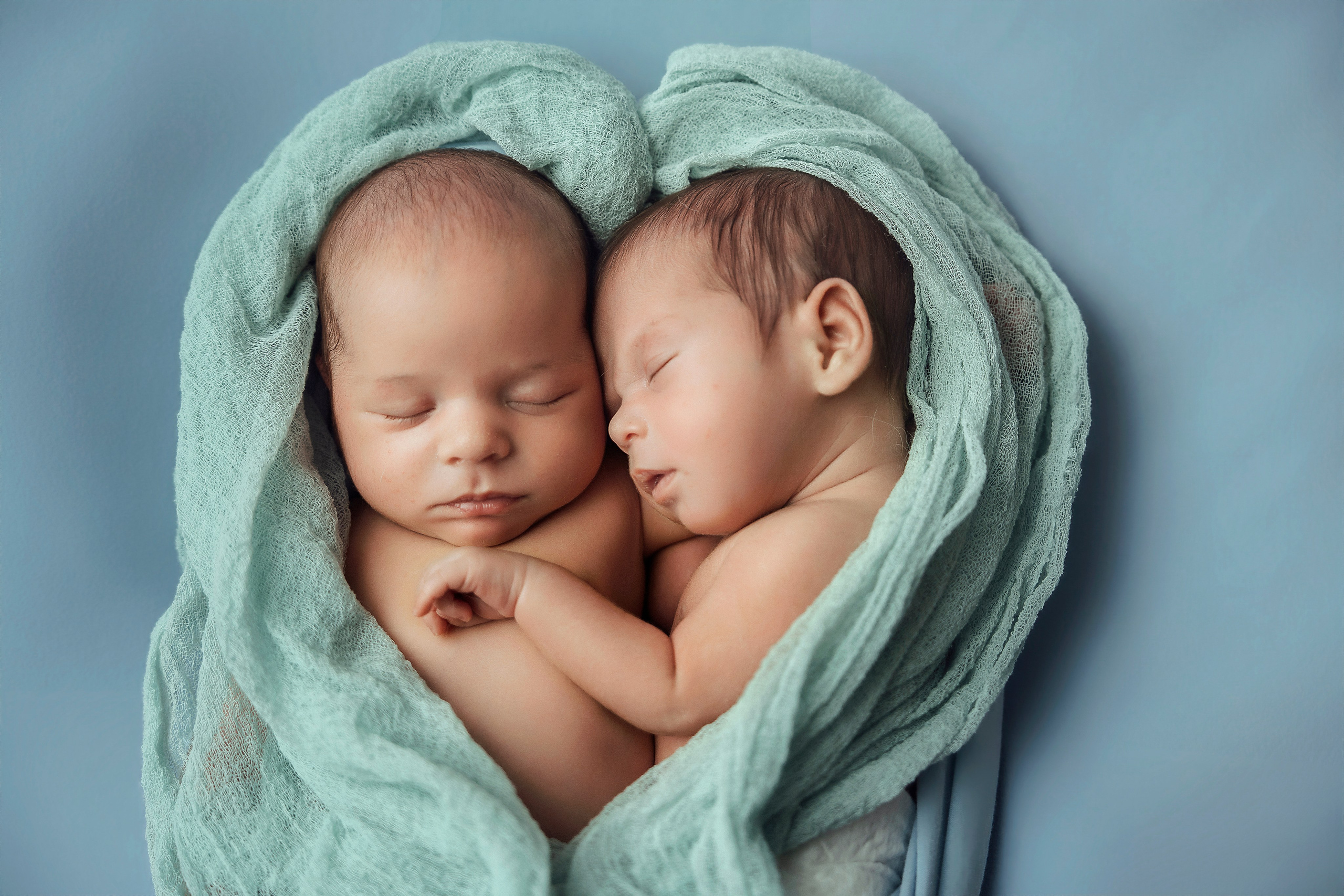 Newborn. Tania Bonnet | Professional photographer in Tenerife — Flying dress sessions