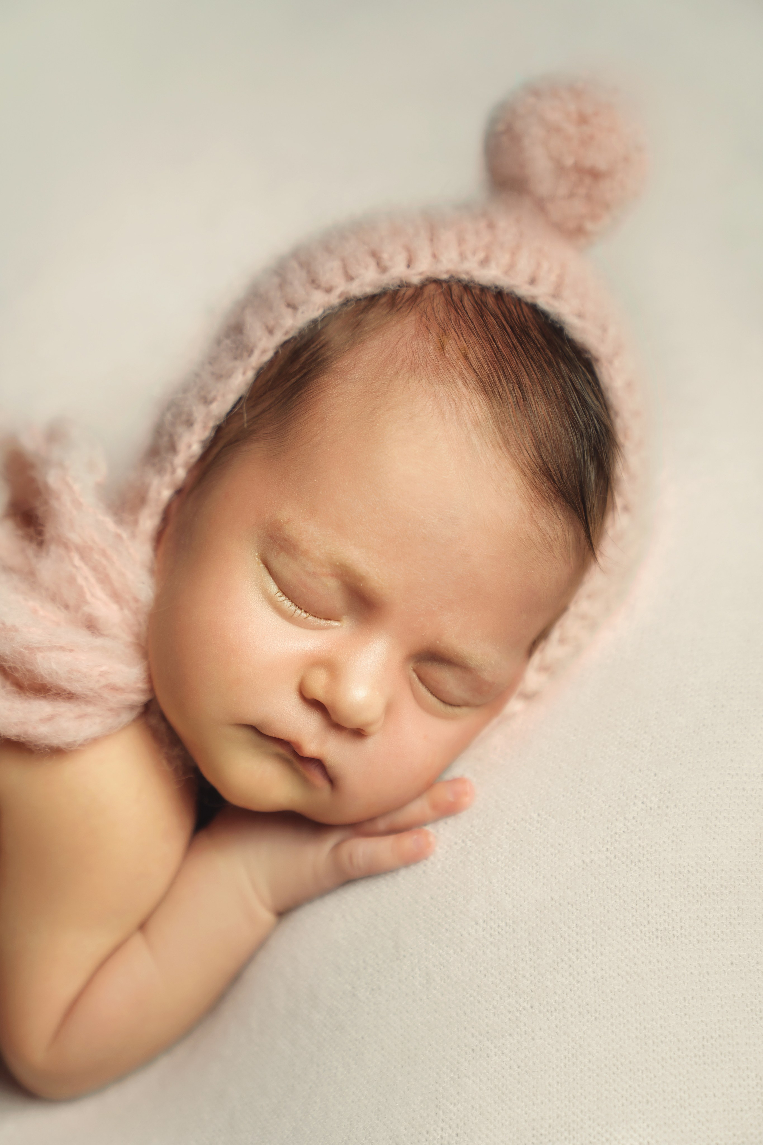 Newborn. Tania Bonnet | Professional photographer in Tenerife — Flying dress sessions