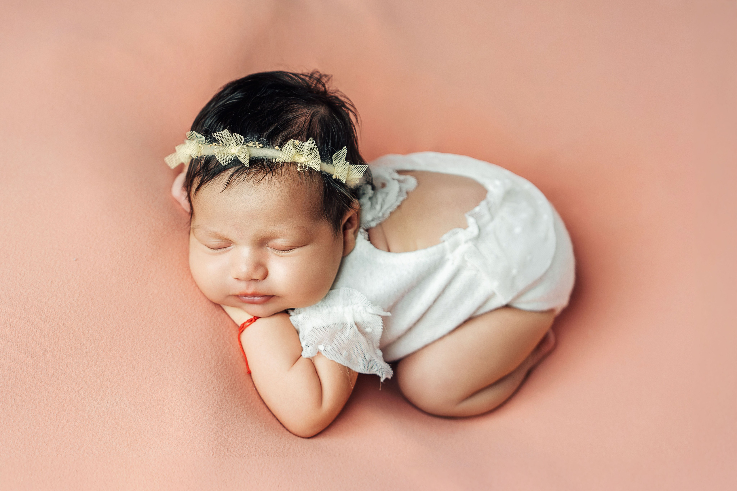 Newborn. Tania Bonnet | Professional photographer in Tenerife — Flying dress sessions