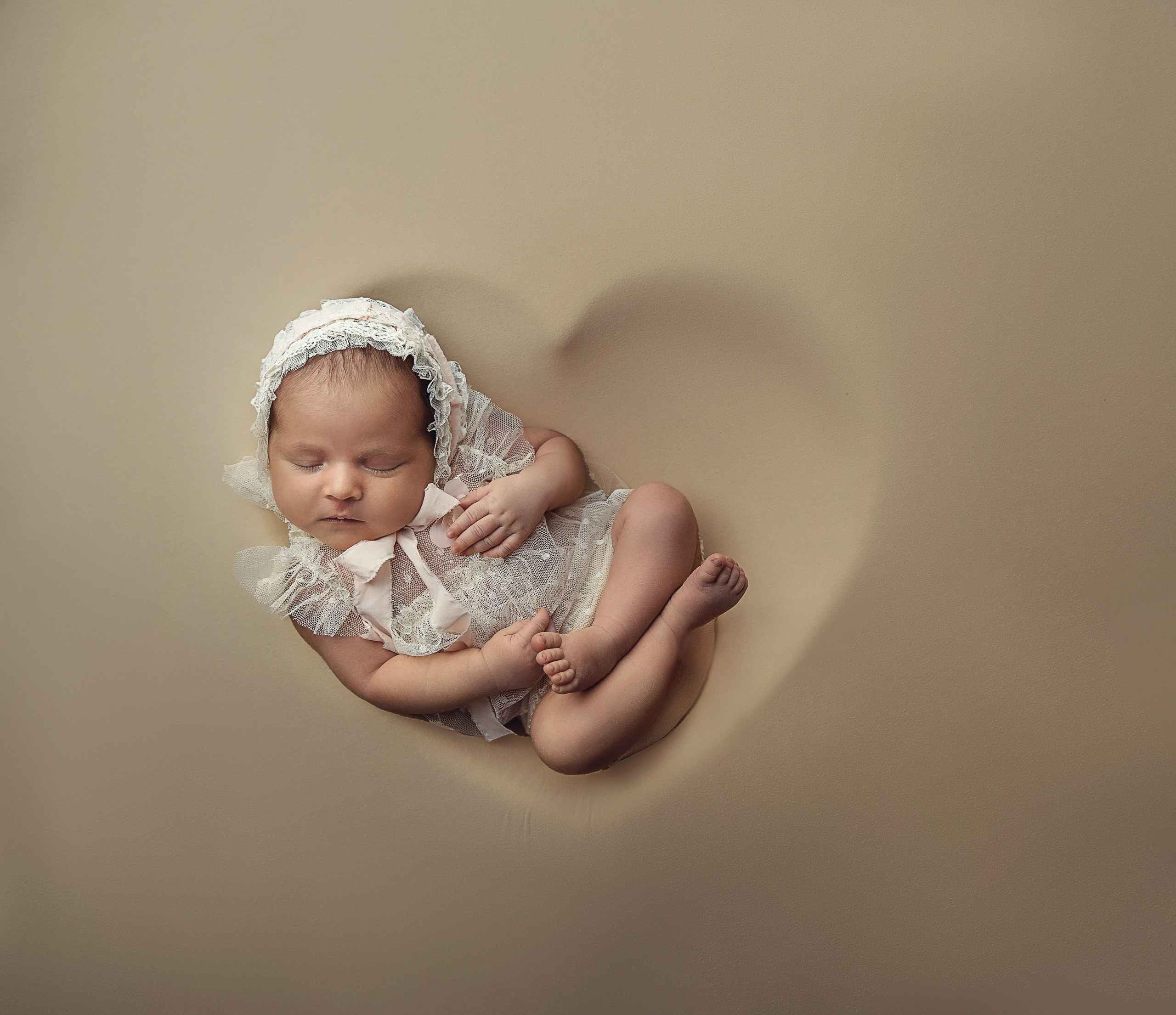 Newborn. Tania Bonnet | Professional photographer in Tenerife — Flying dress sessions