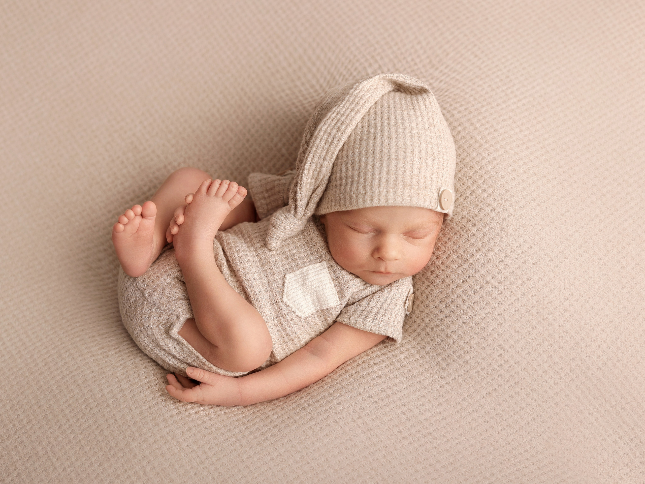 Newborn (Price). Familien- Fotografin in Marienhafe, Aurich, Emden, Norden, Leer