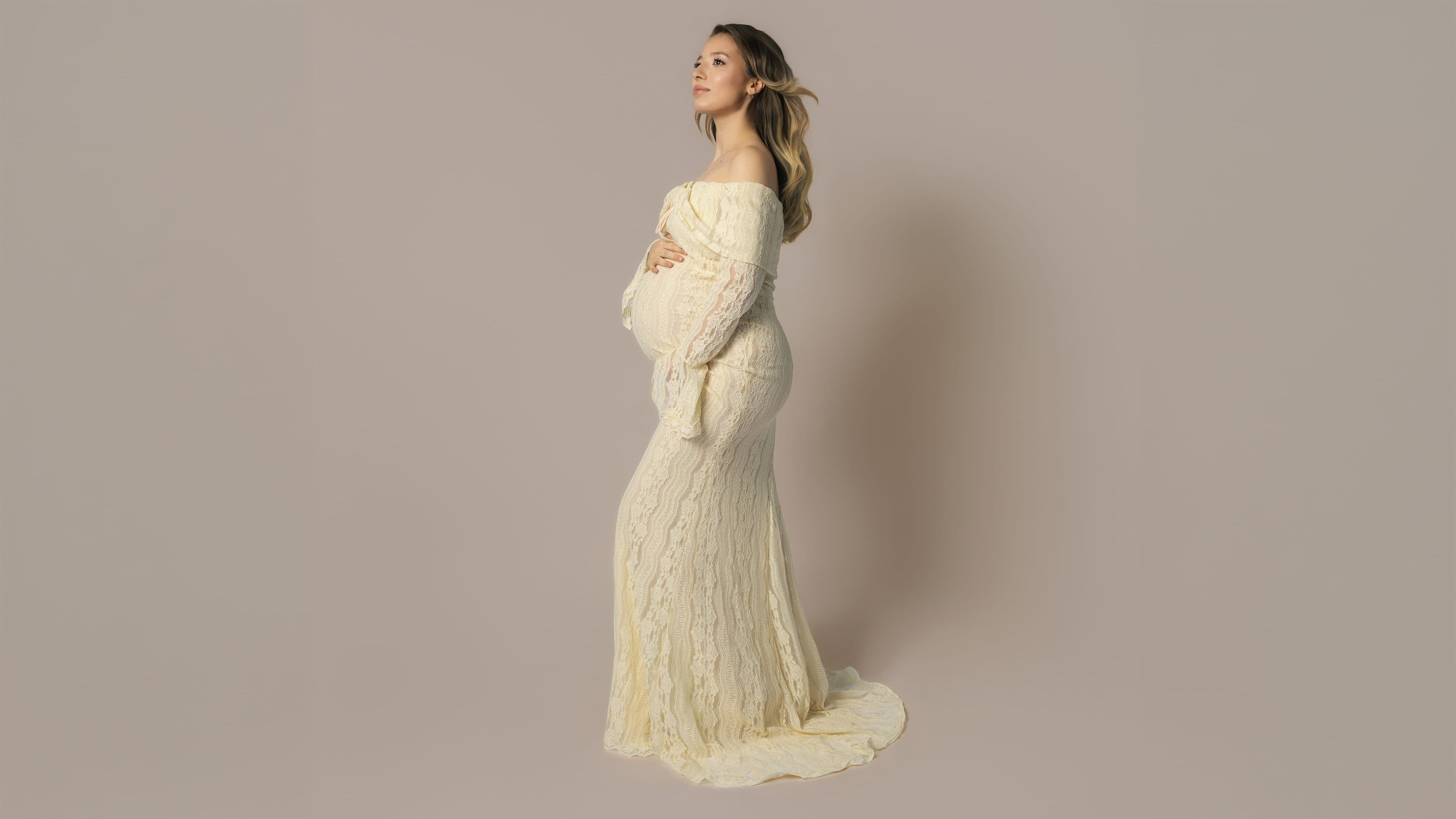 Elegant Studio Maternity Photography in Rotterdam