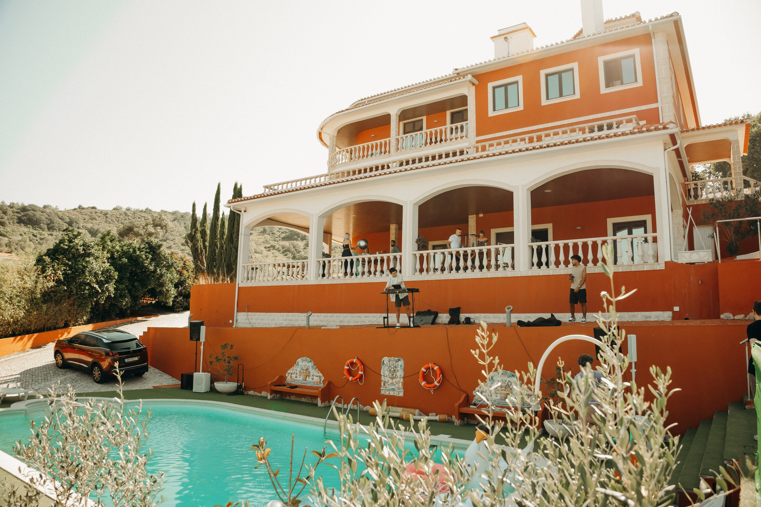 Pool party in  High Villa.  Cascais Sintra Lisbon. Валерія Сичова. Сімейний та репортажний фотограф в Португаліі