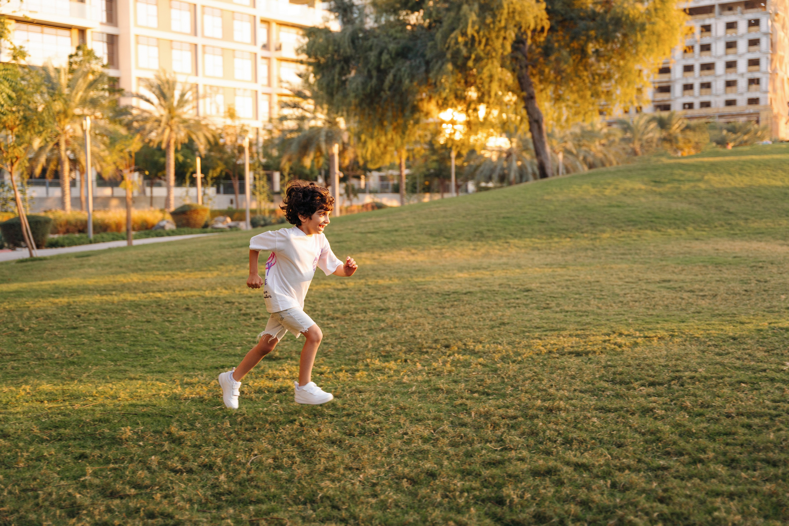 Family fun and play in the park. Angela Iakovleva — Family Photographer in Dubai