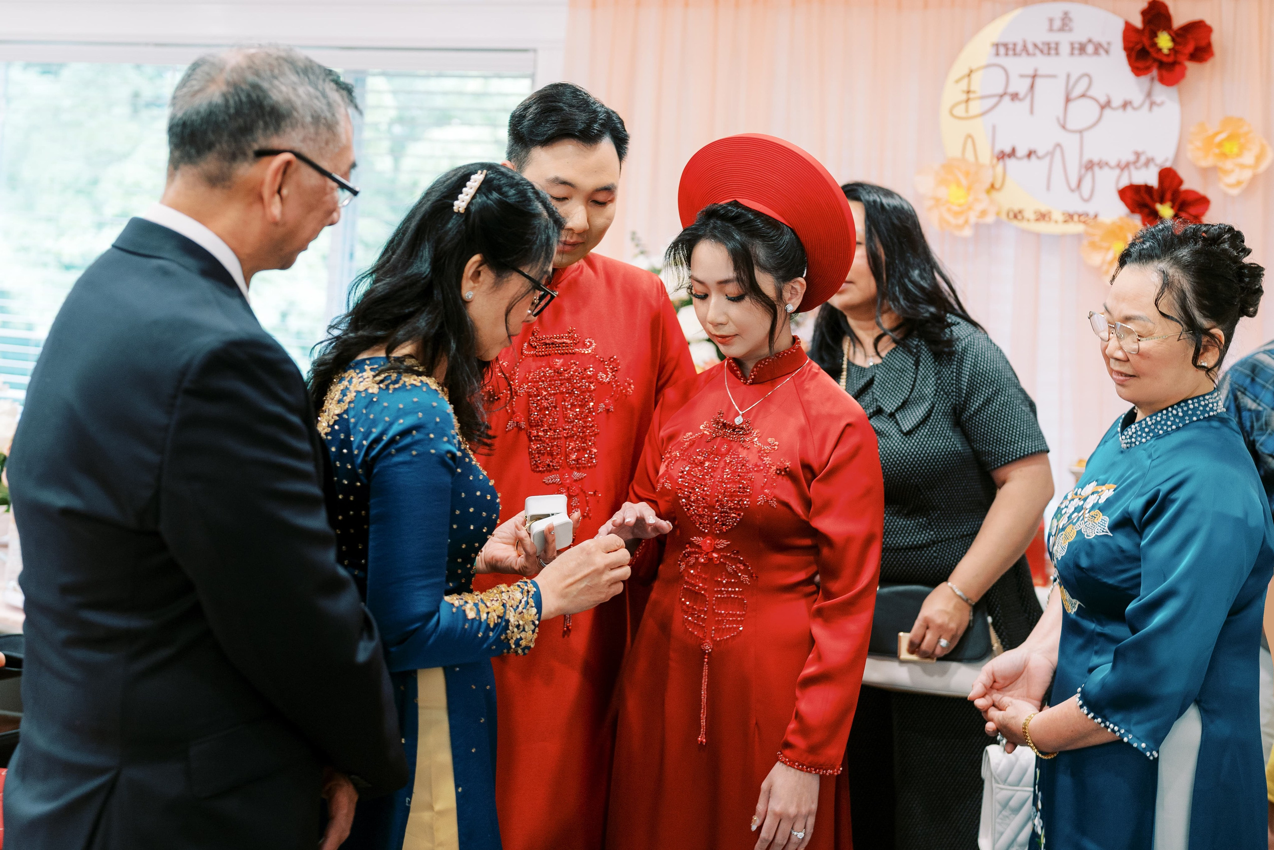 Vietnamese Tea Ceremony. Bellevue, WA. July 2024. EVAN ARISTOV WEDDING PHOTOGRAPHY — Seattle Wedding Photographer