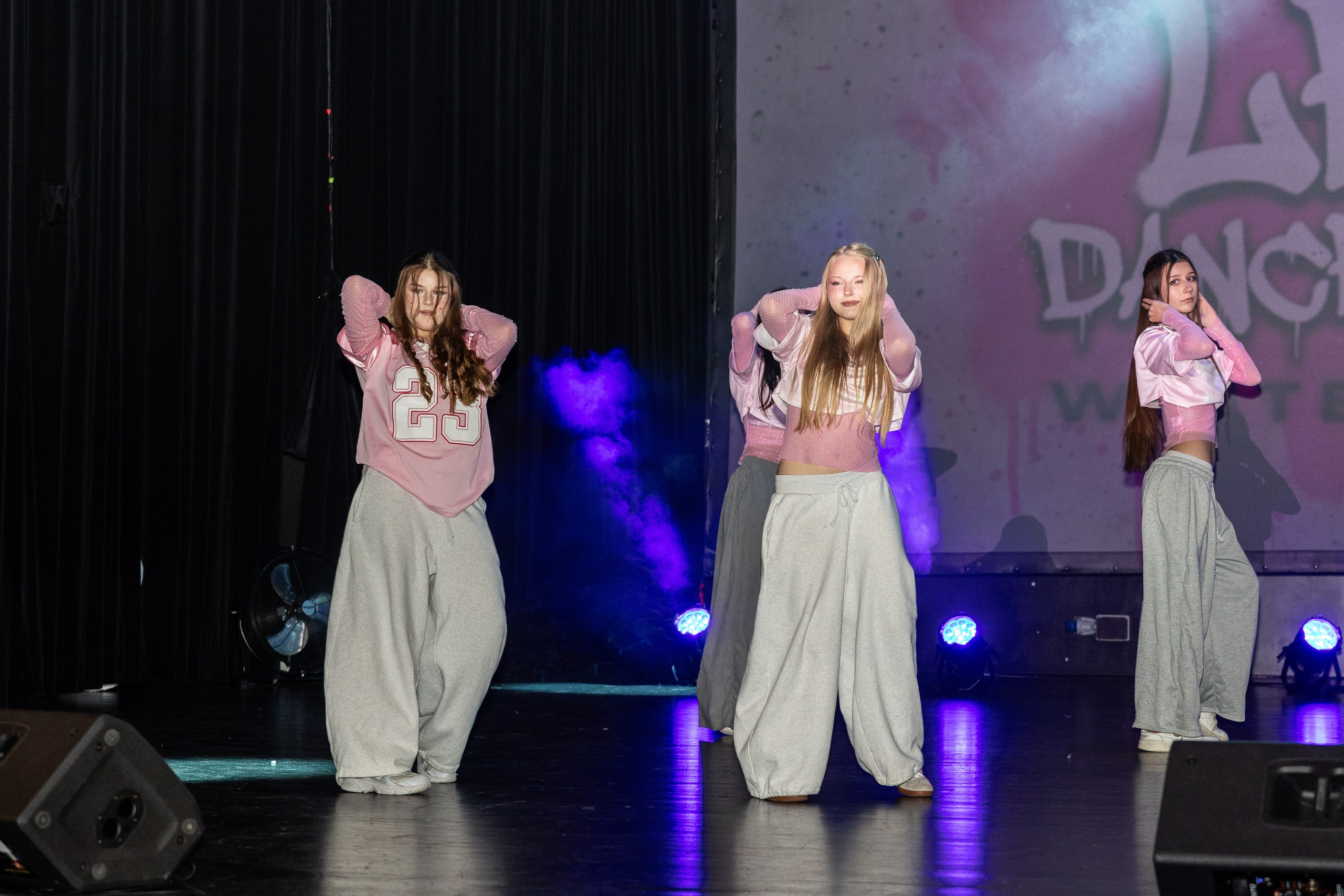 LEO DANCE SHOW WINTER 2025. Семейный и детский фотограф в Варшаве Мила Бобровская