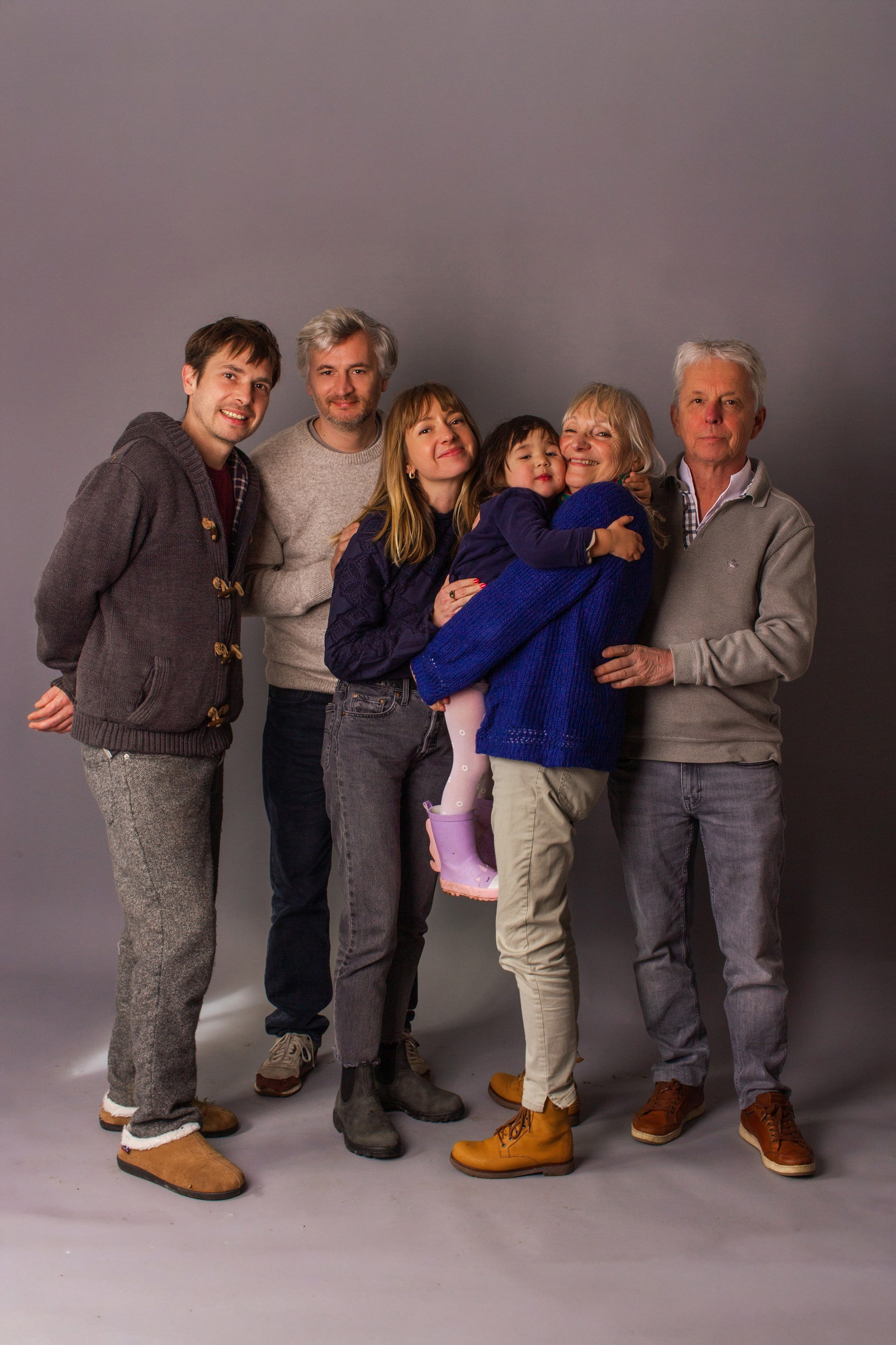 Portrait de famille. Photo studio “Partage ton bonheur” — Family photographer near Châtellerault, Poitiers, and Tours