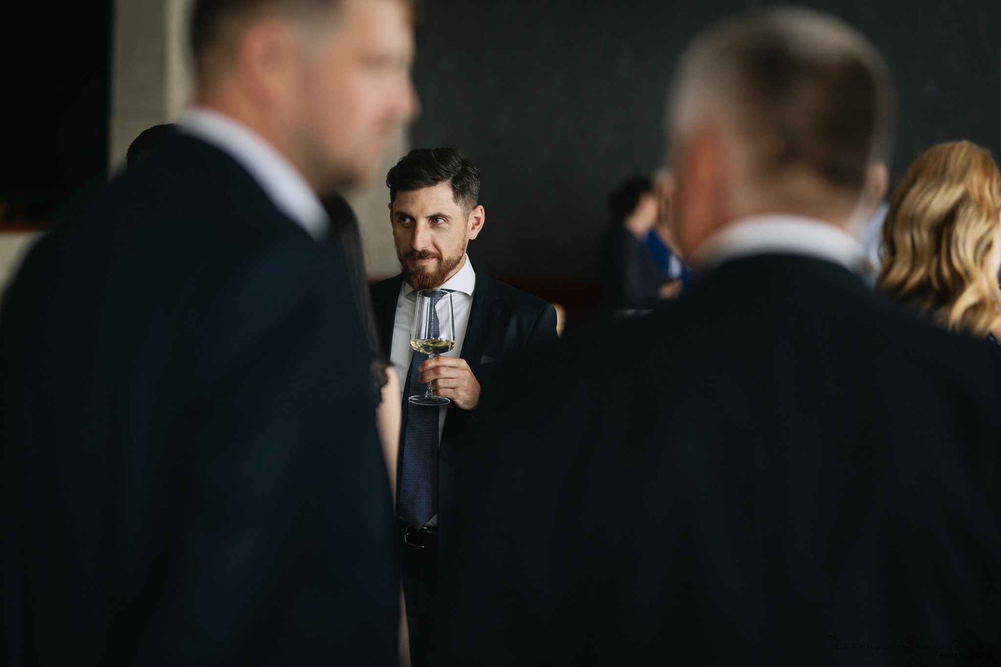 Vestuvinė fotosesija Kaune, Vienybės aikštėje, prie Lietuvos banko