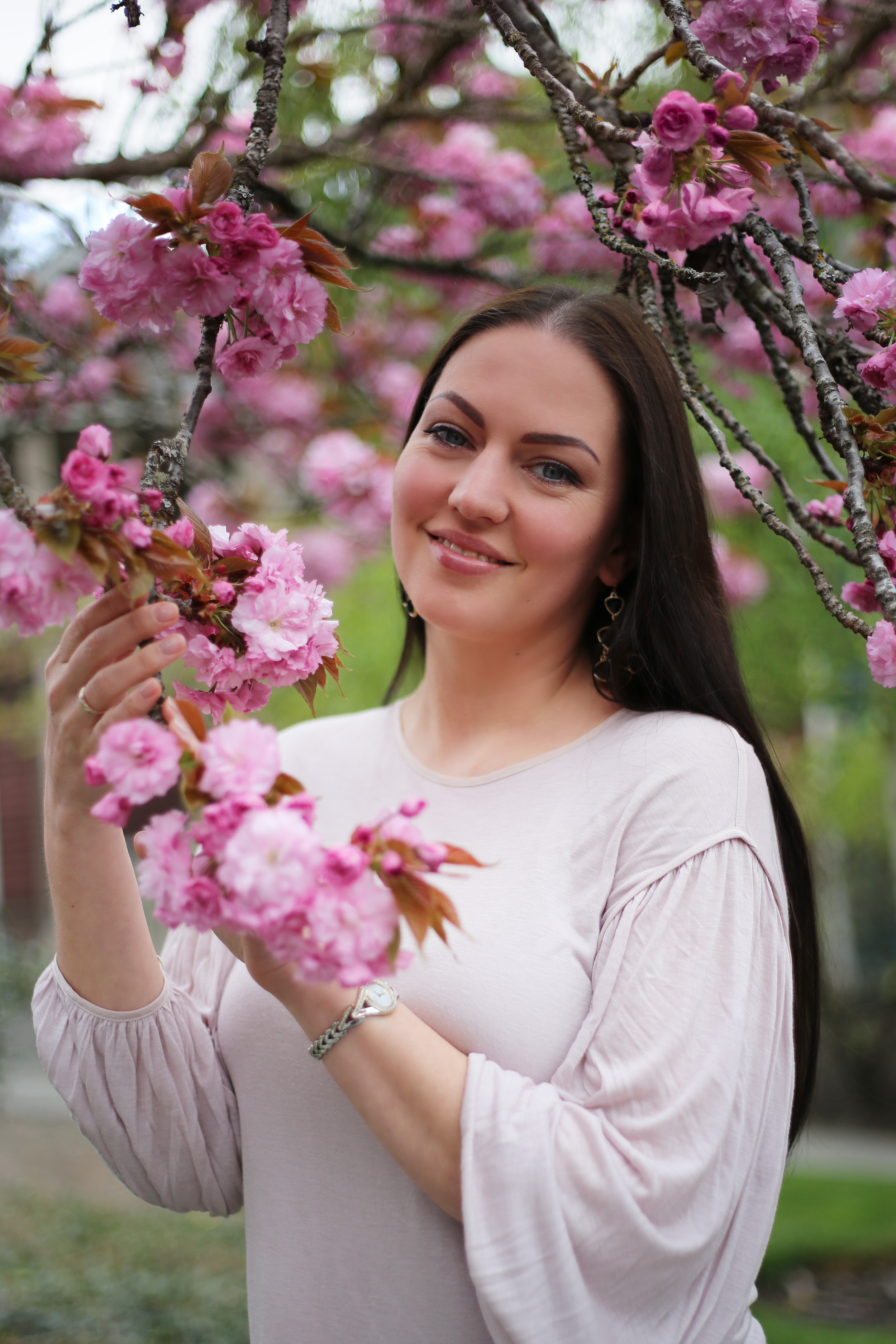 Cherry blossoms. YuAnna studio. Family & Kids Photographer in Seattle area, located in