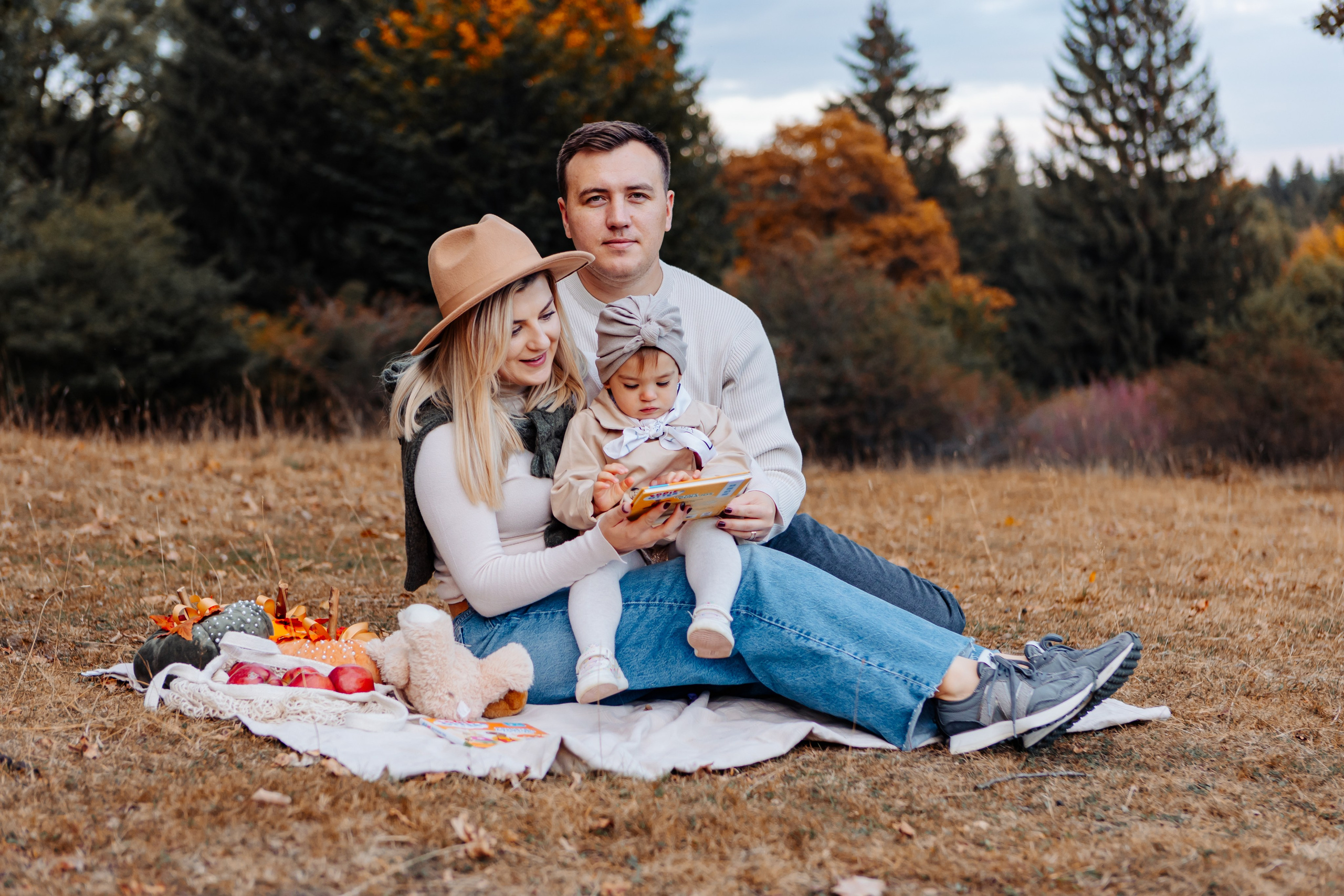 Dorina, Sergiu și Daria. Cristina Andronache fotograf Brașov fotograf de familie fotograf de nunta Brașov