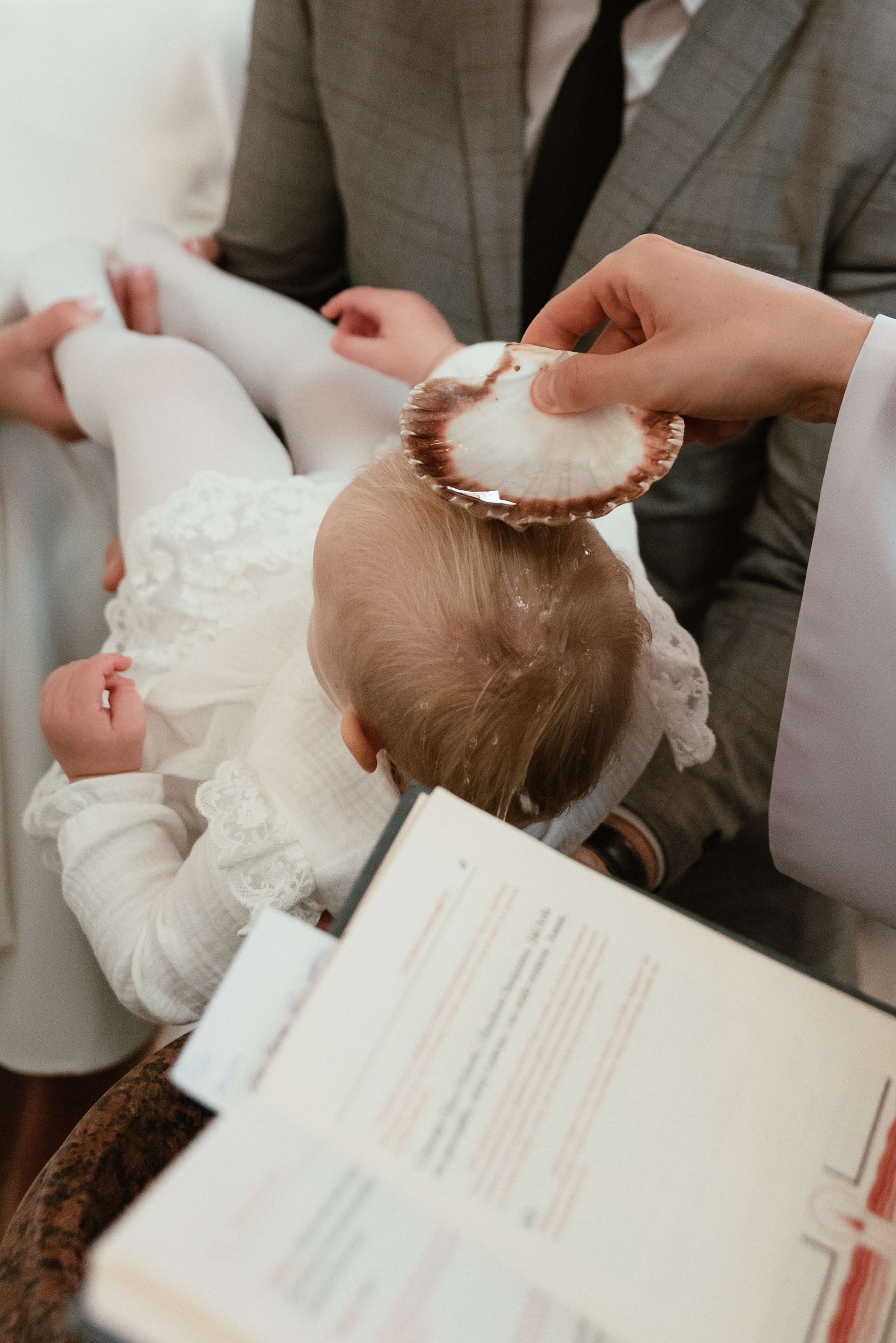 Chrzest Pola. Eugene Save – Fotograf Ślubny i Rodzinny | Warszawa i Cała Polska