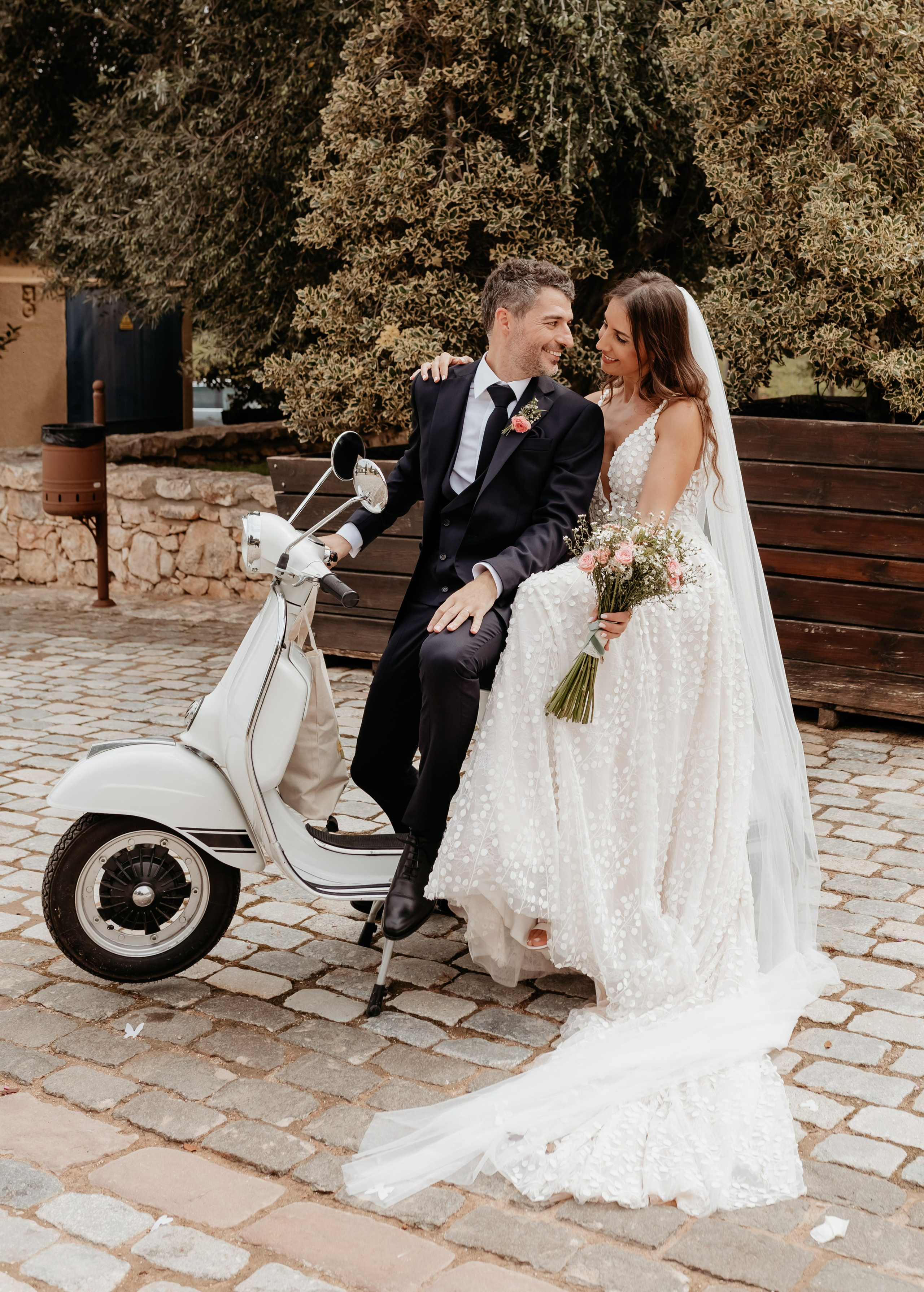 Boda en Bodegas Francisco Gómez Villena Inés y Alex - Ramoné Fotografía. Ramoné Fotografía · Fotógrafo de Bodas en Alicante, Murcia y Valencia | Reportaje Natural y Documental