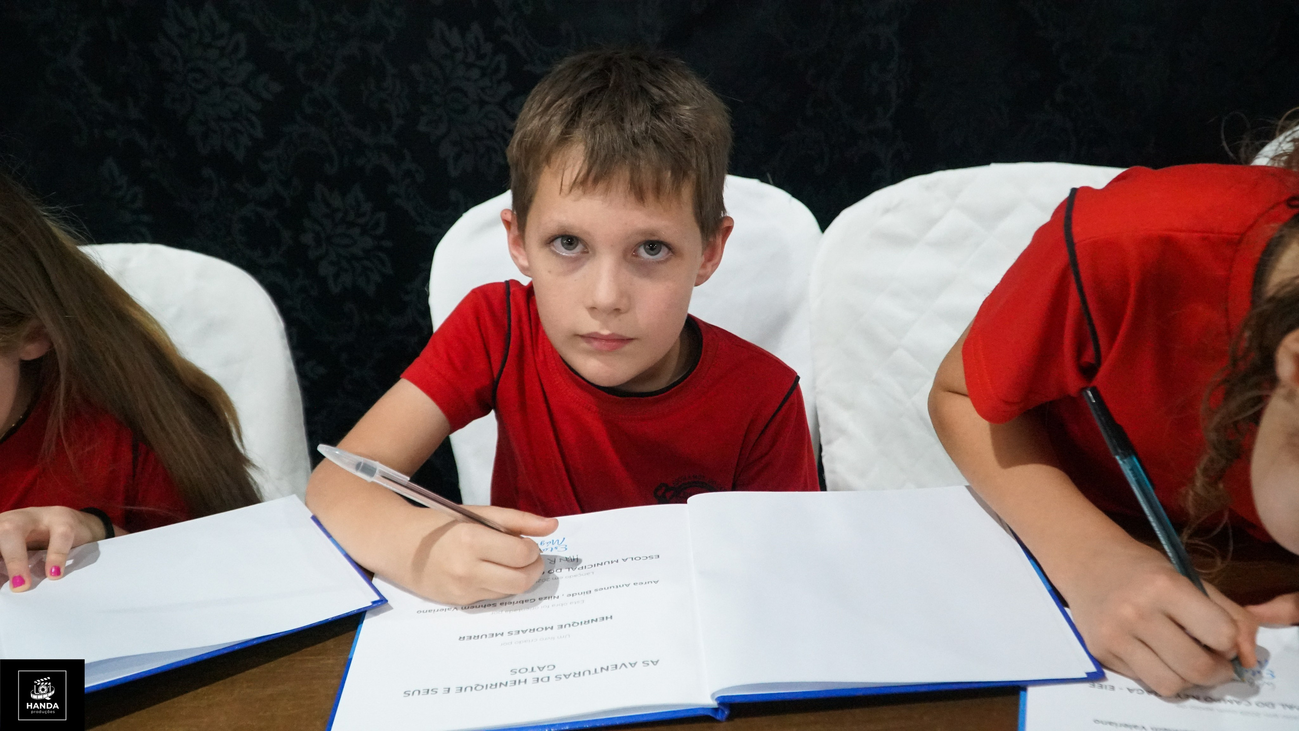 Noite autógrafos colégio Aurélio Buarque de Holanda. Handa Produções