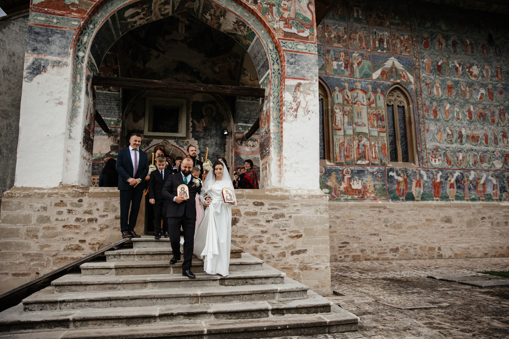 Nunta de Poveste la Sucevița: Cristi și Andreea. Servicii foto-video profesionale, pentru momente de neuitat