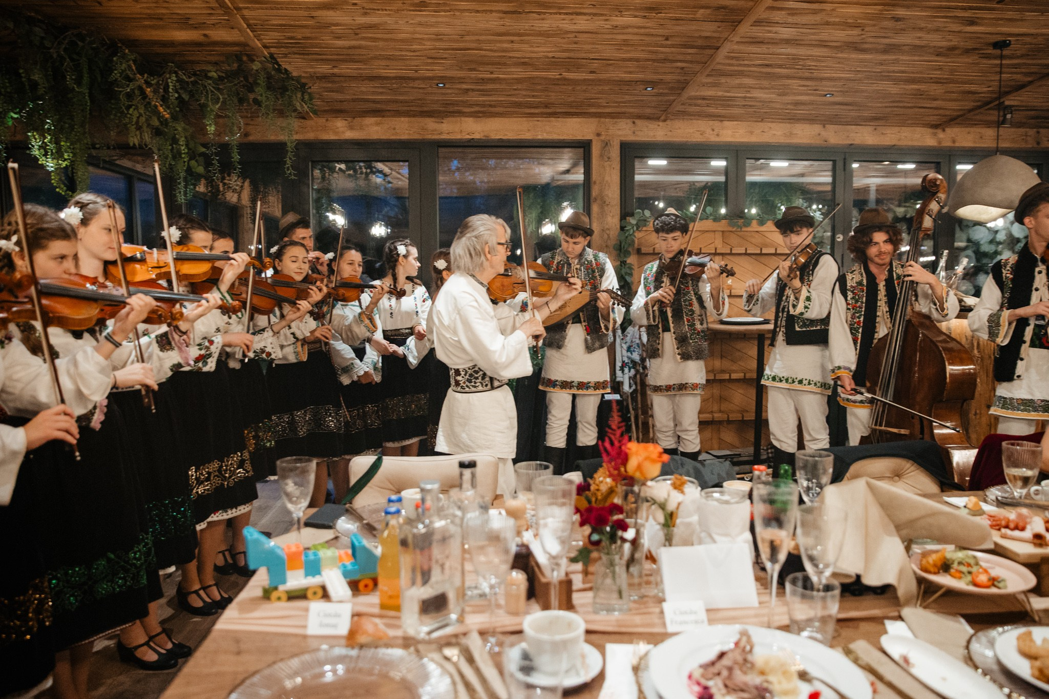 Nunta de Poveste la Sucevița: Cristi și Andreea. Servicii foto-video profesionale, pentru momente de neuitat