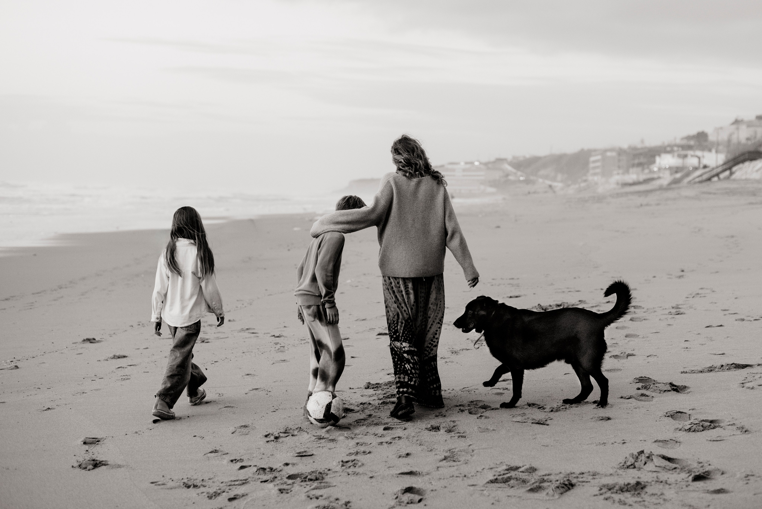 Contact. Polina Sobol — family & documentary photographer in Bern. Outdoor & urban photo sessions for families, kids and couples