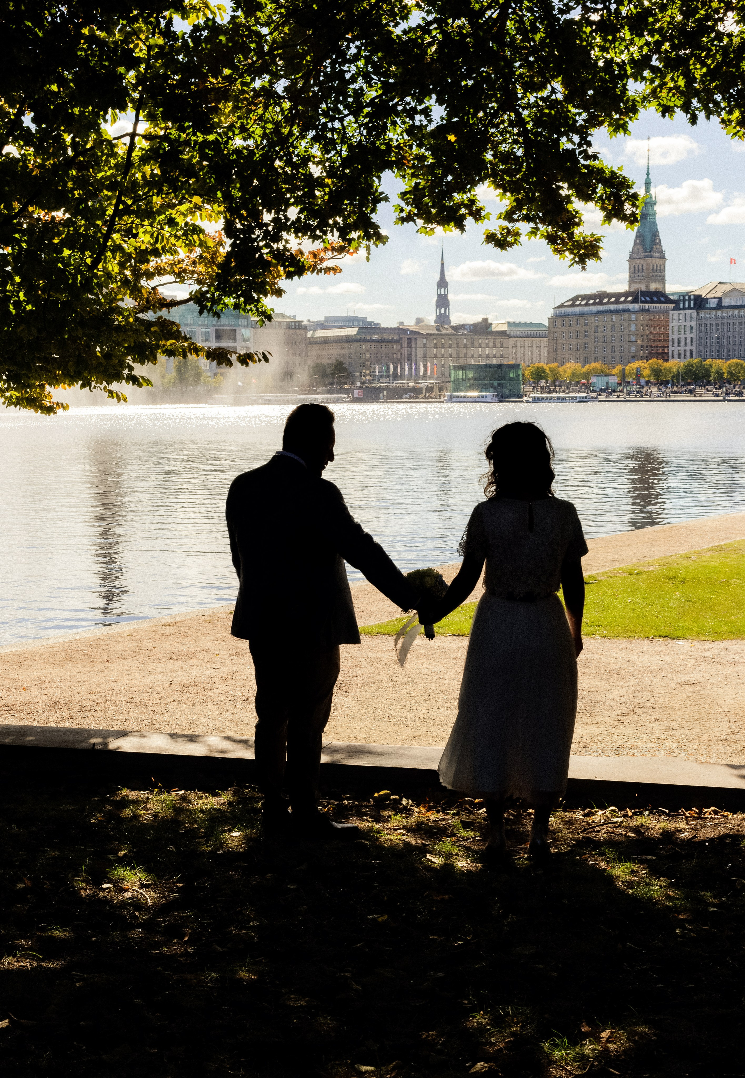 Traumhochzeit im Bobby Reich | Moderne Liebe am Hamburger Alsterufer. Hochzeitsfotograf und Hochzeitsvideograf aus Hamburg | Roka21Film