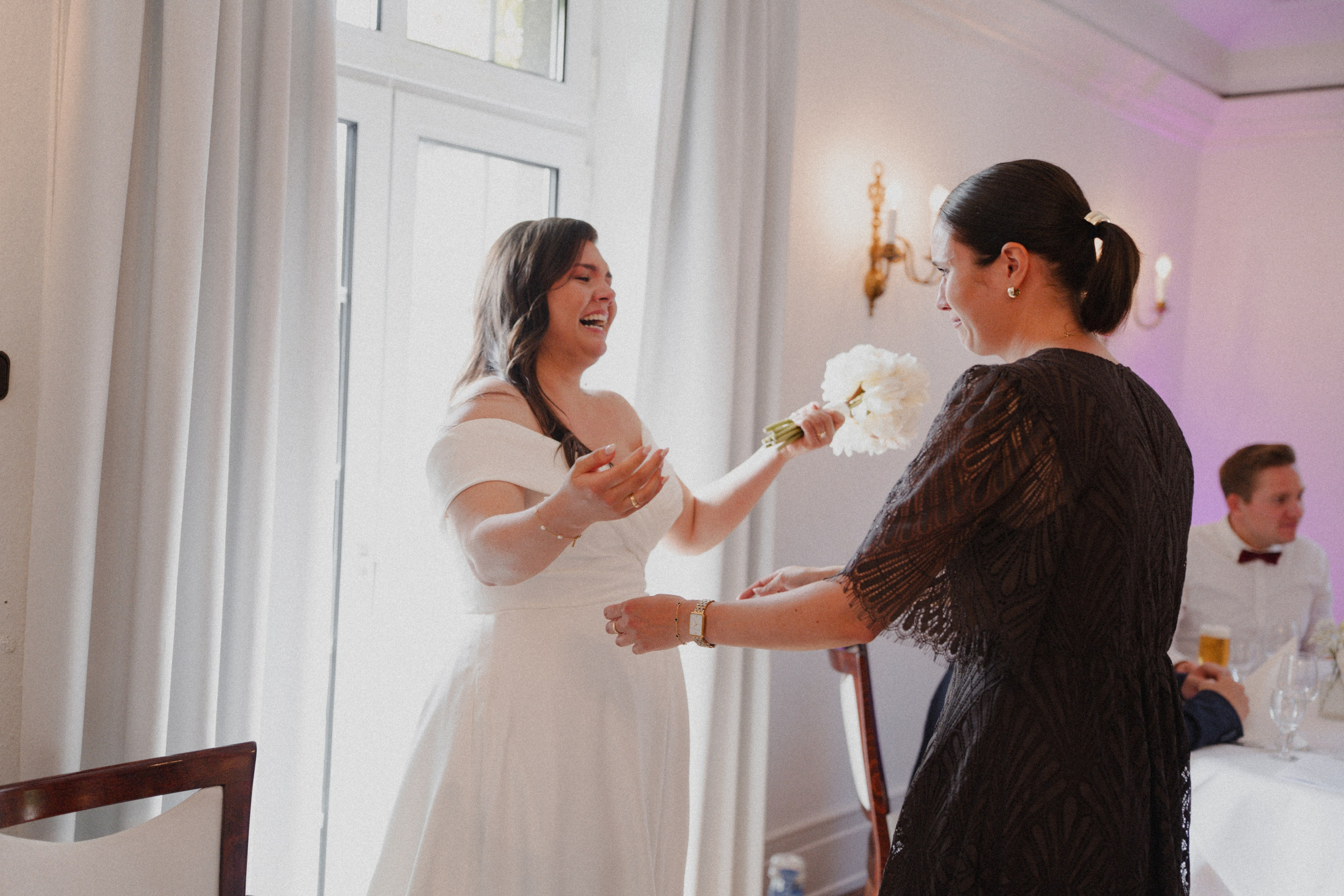 Jessica & Felix I Gesellschaft Harmonie Bochum. Hochzeitsfotografin Bochum | Halyna Reiche Fotografie NRW