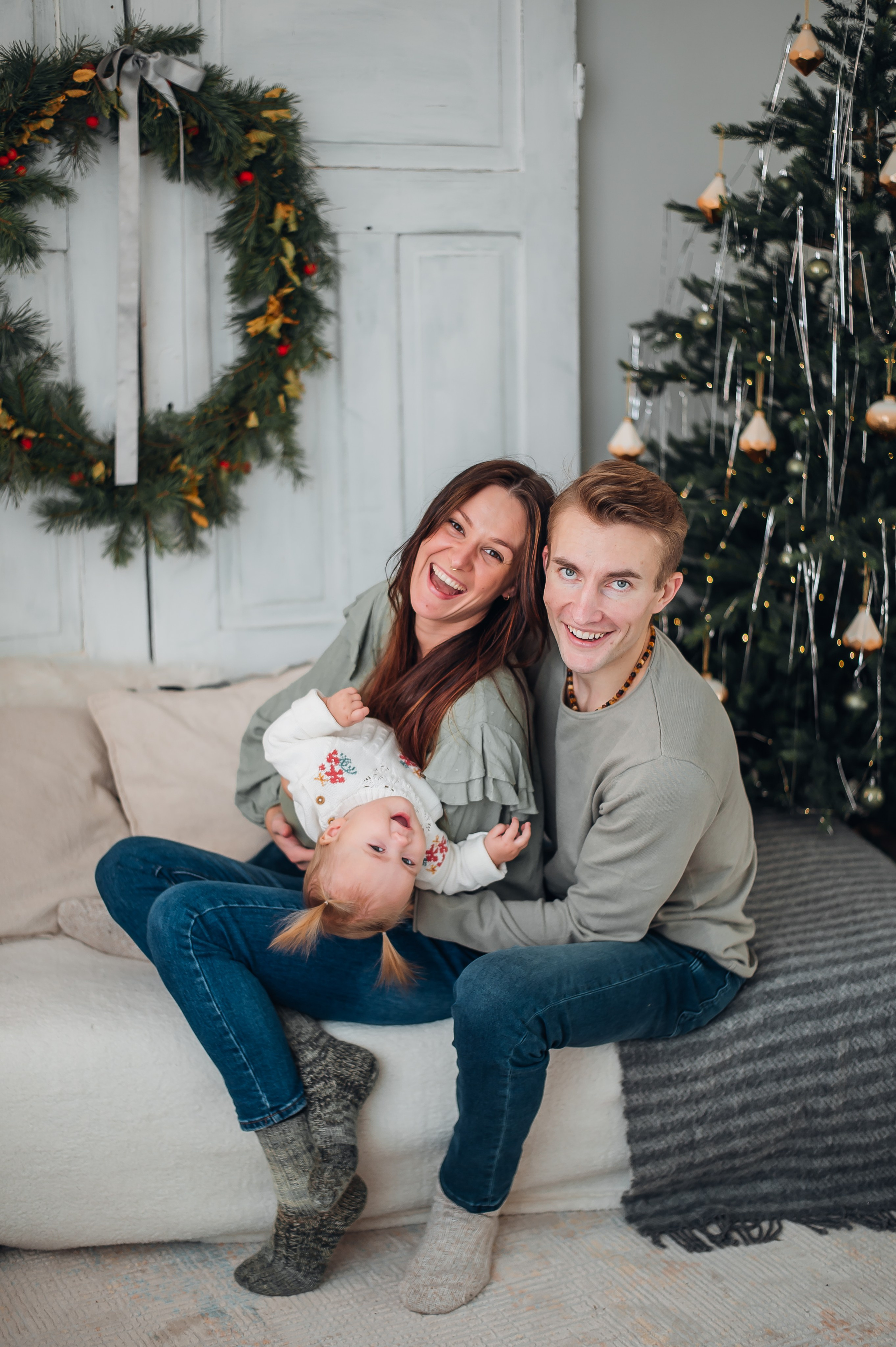 Fotosesijos studijoje. Aukse Stravi fotografė