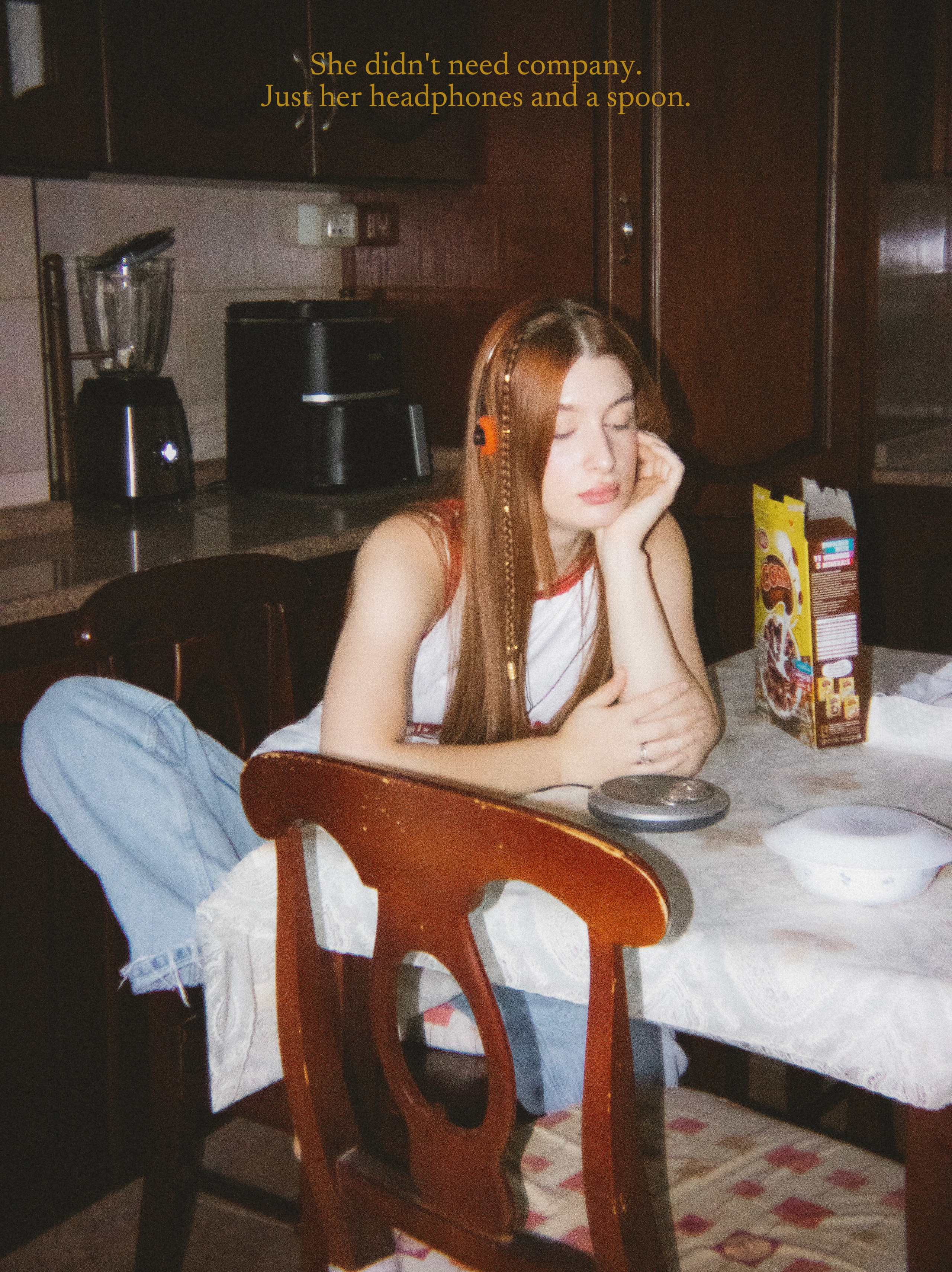 Kate 2000s Vibe — home, pizza, kitchen. Veronika Basova | Photographer | Cinematic & Magazine | Amman, Jordan