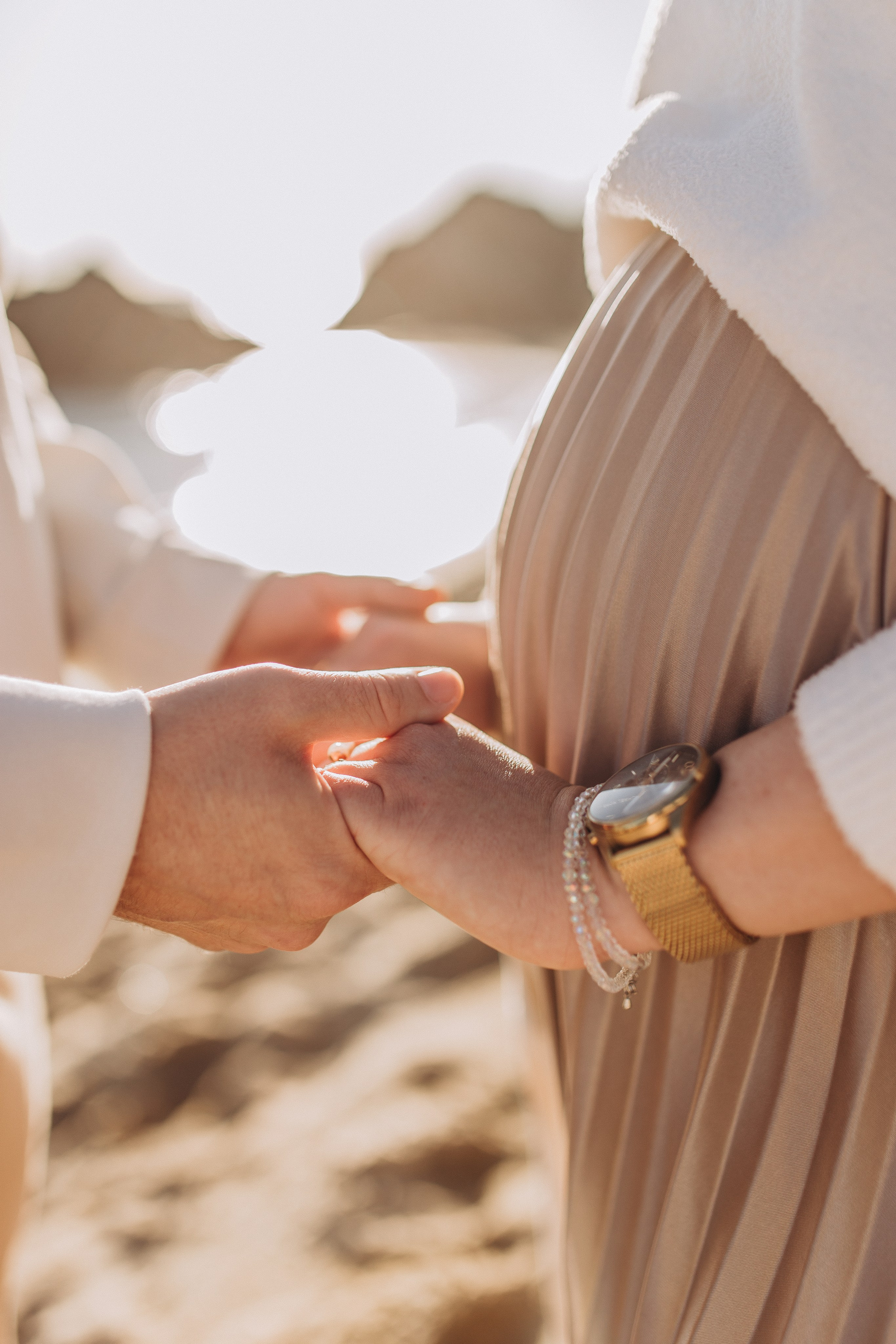 Sesión de embarazo en la playa en Chile — Luz dorada y naturaleza. Photographer in Santiago, Chile Anna Almazova