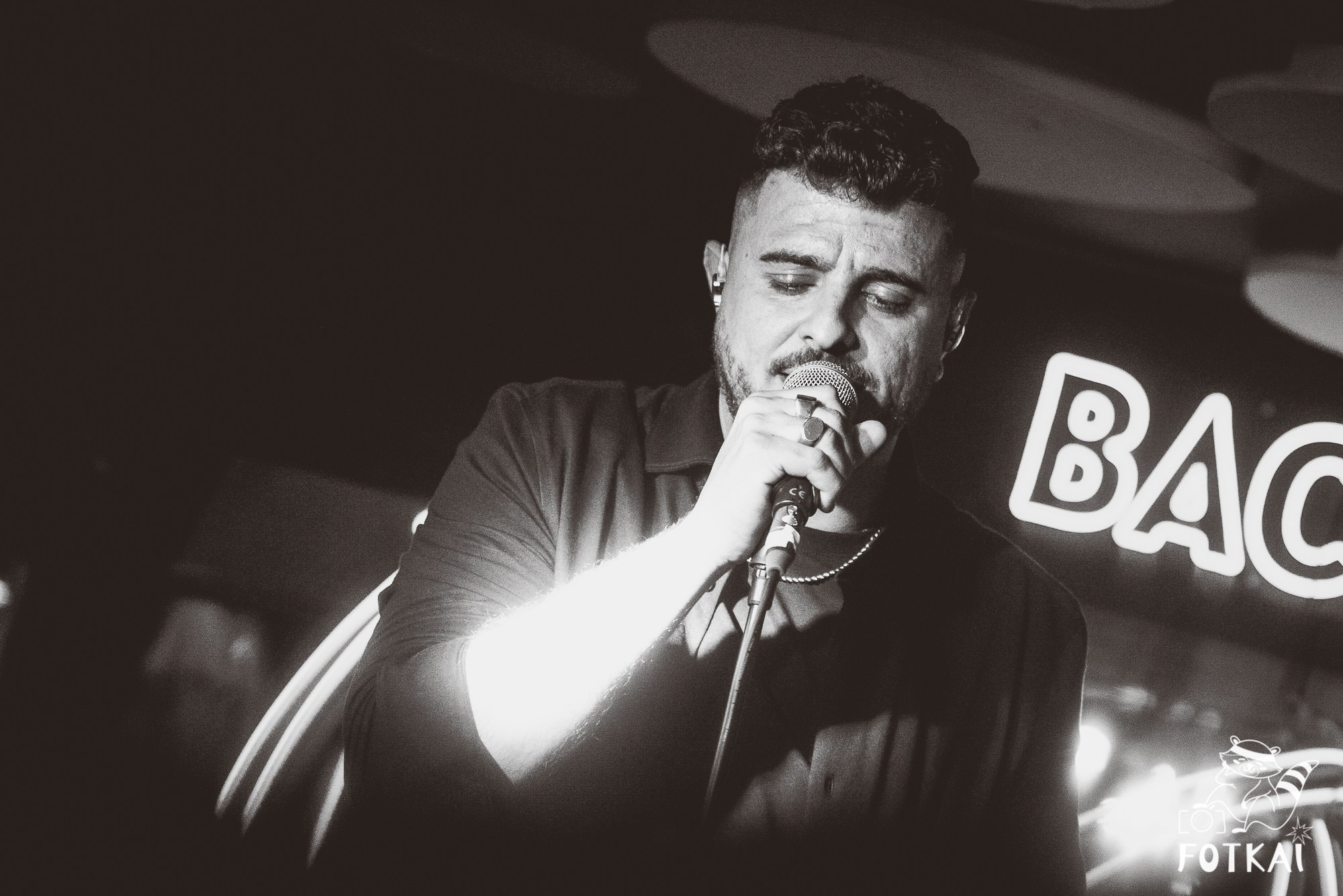 Концерт Delyrio в Confetti Playa Alicante — живое выступление группы, февраль 2026 | FOTKAI