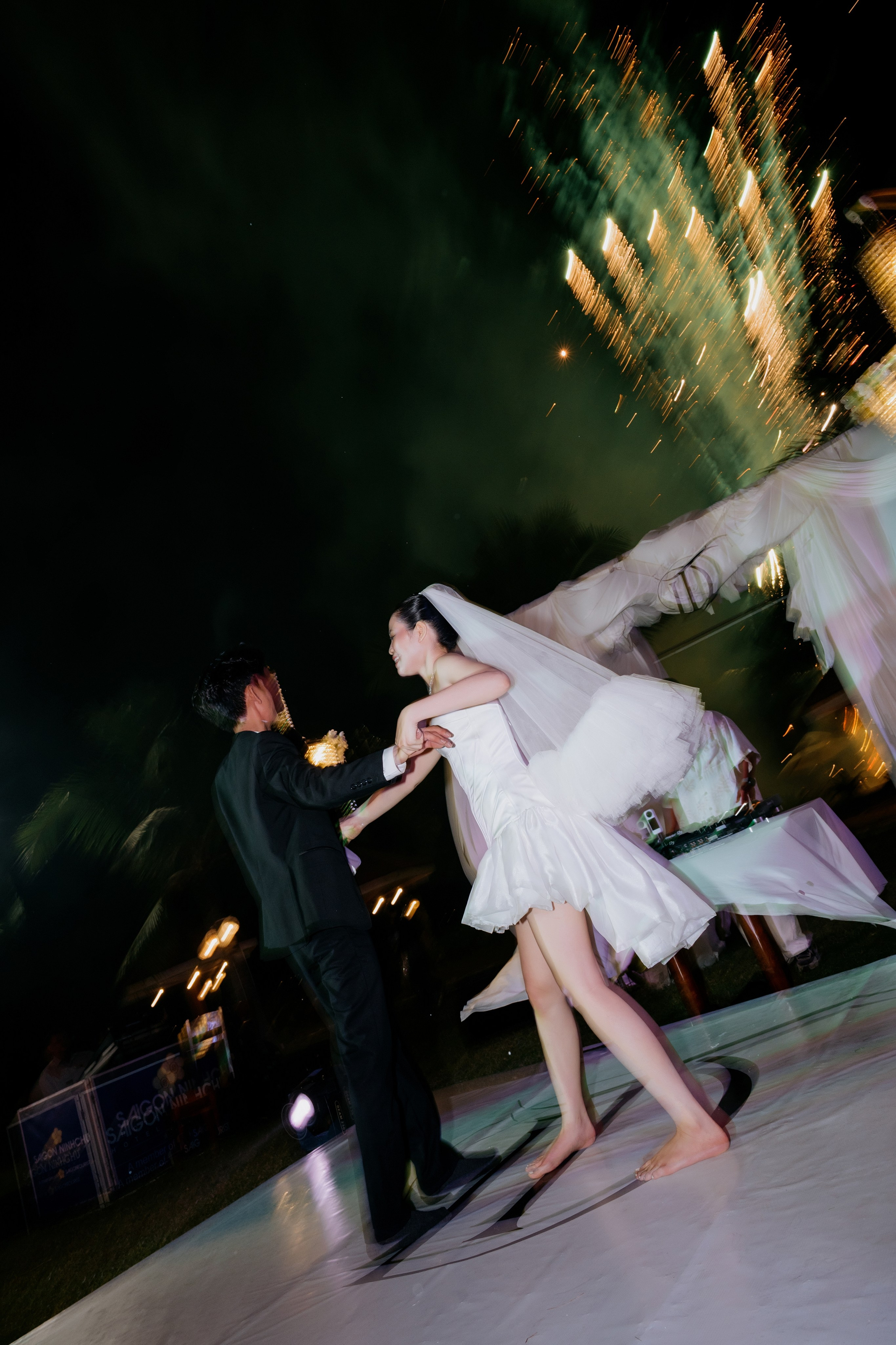 DIEU & THINH/Destination Wedding. Nhiếp ảnh gia đám cưới hàng đầu tại Thành Phố Hồ Chí Minh