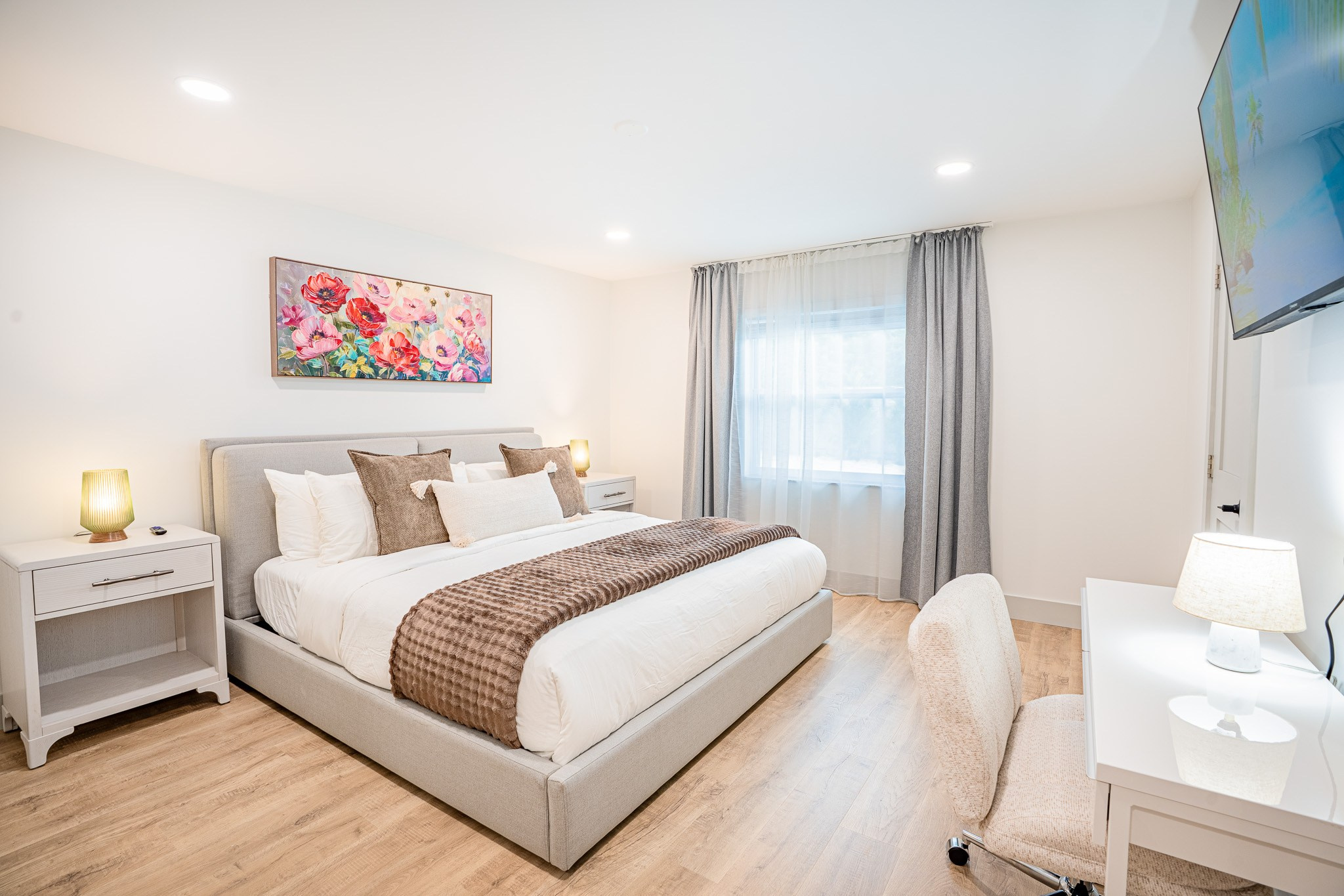 Airbnb: Real Estate 01. Welcome to my video and photo world!