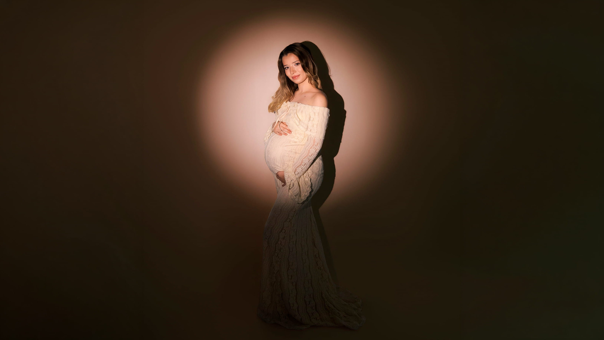 Elegant Studio Maternity Photography in Rotterdam