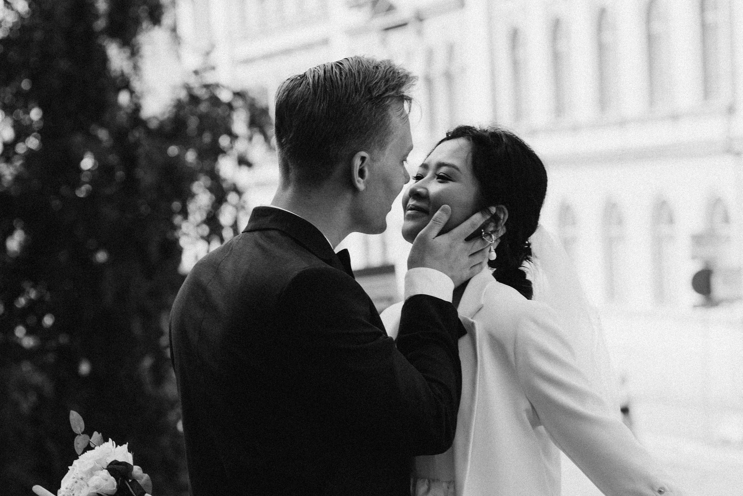 City wedding. Wedding and portrait photographer in Helsinki Vickan O