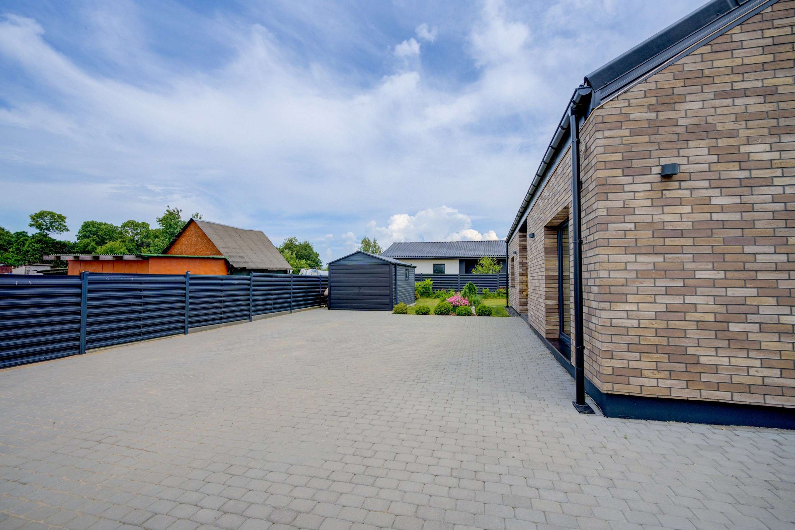 Lentvaris, gražus namas. Elina Sapiega fotografė Vilniuje