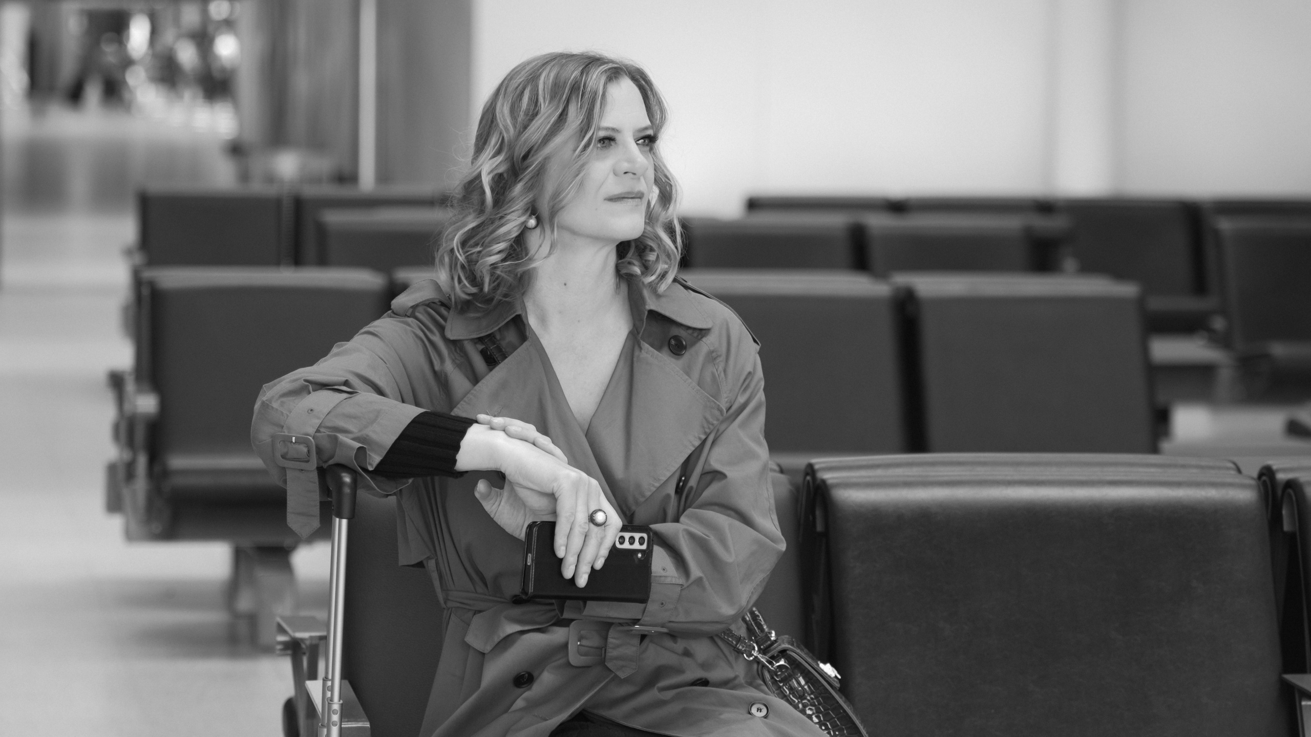 Schwarz-Weiß-Fotoshooting am Flughafen. Schwarz-weiß Fotografie in Münster. Fotografin Viktoria Roschen