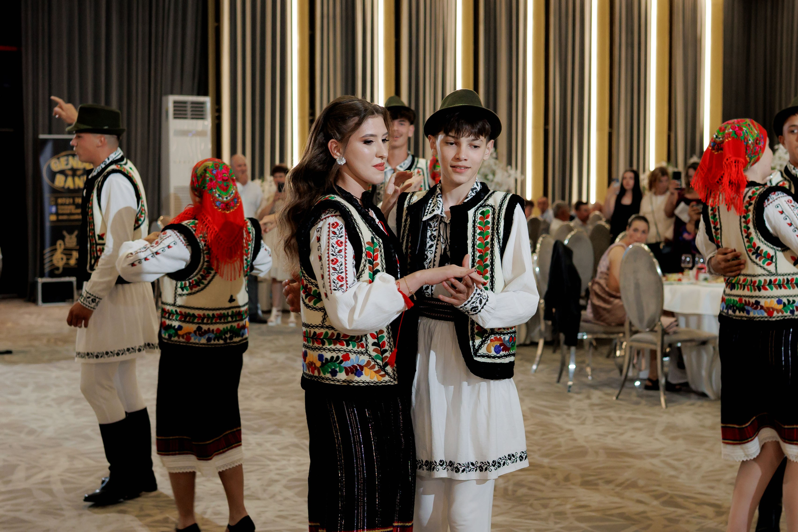 Nunta Nicoleta & Răzvan | Fotografie & Videografie Profesională. Servicii foto-video profesionale, pentru momente de neuitat